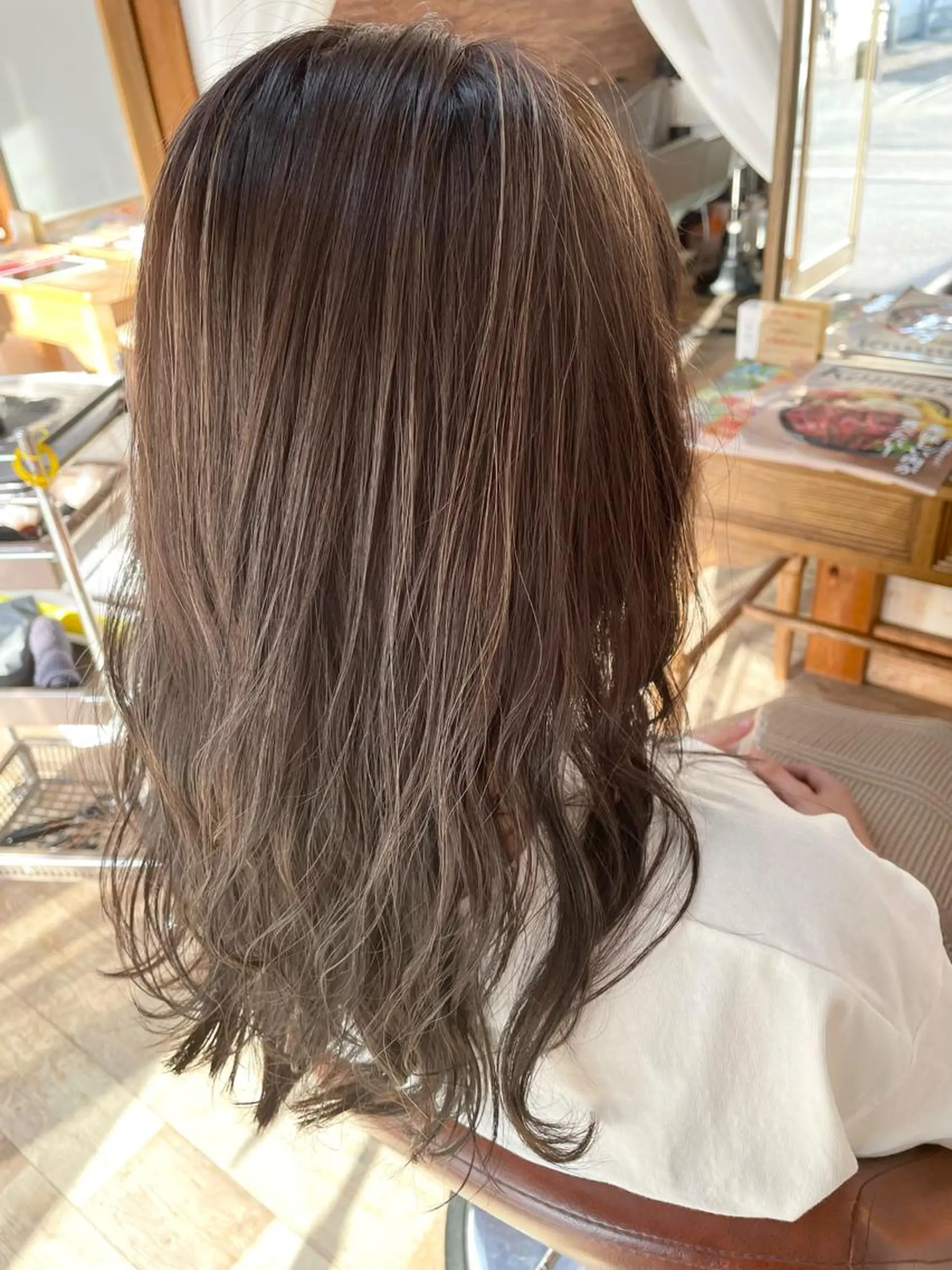 セミロング カラー カット ヘアカラー トリートメント 佐藤 芽依のヘアスタイル