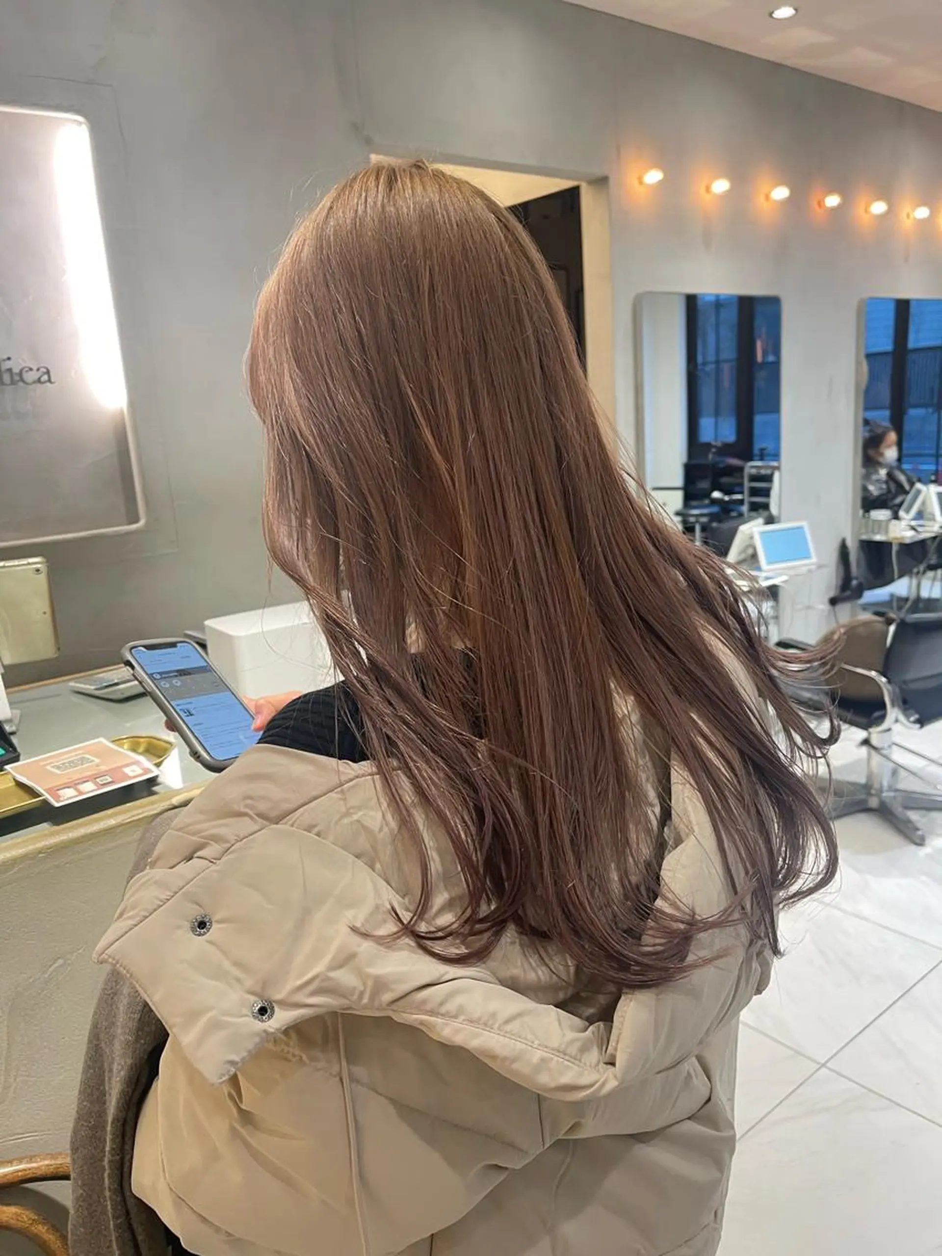 ロング カラー ベージュカラー ホワイトベージュ ラベンダー/レイヤー スタイル🤎mamiのヘアスタイル