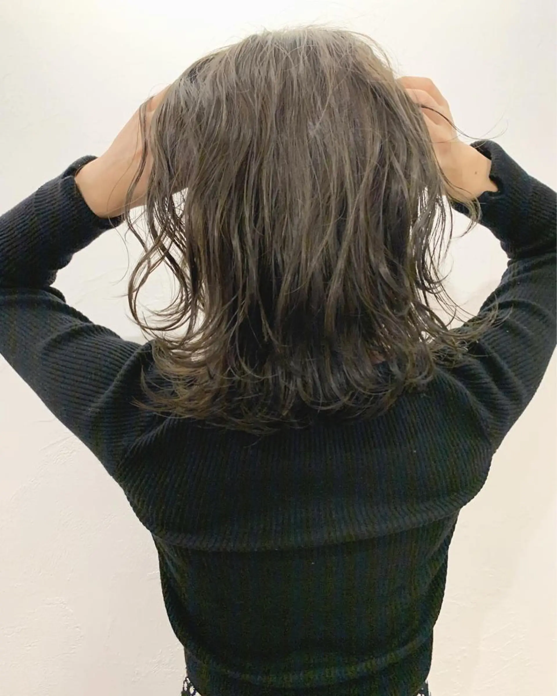 ミディアム カラー ハイトーンボブ 前田 表参道　グレージュのヘアスタイル