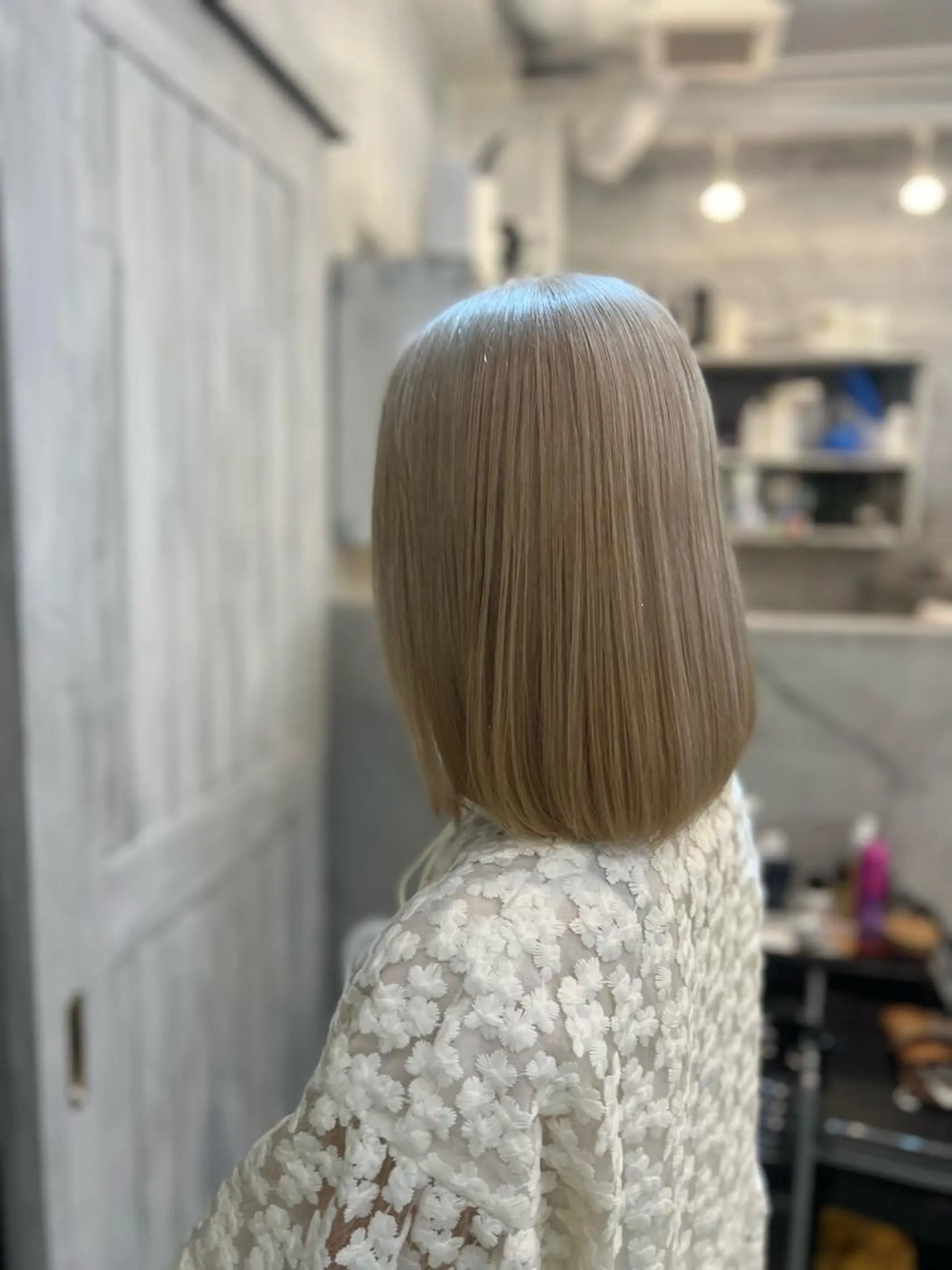 ミディアム カラー ベージュカラー ブロンド ブロンドベージュ カット ヘアカラー トリートメント ブリーチ特化 梅田本多翔のヘアスタイル