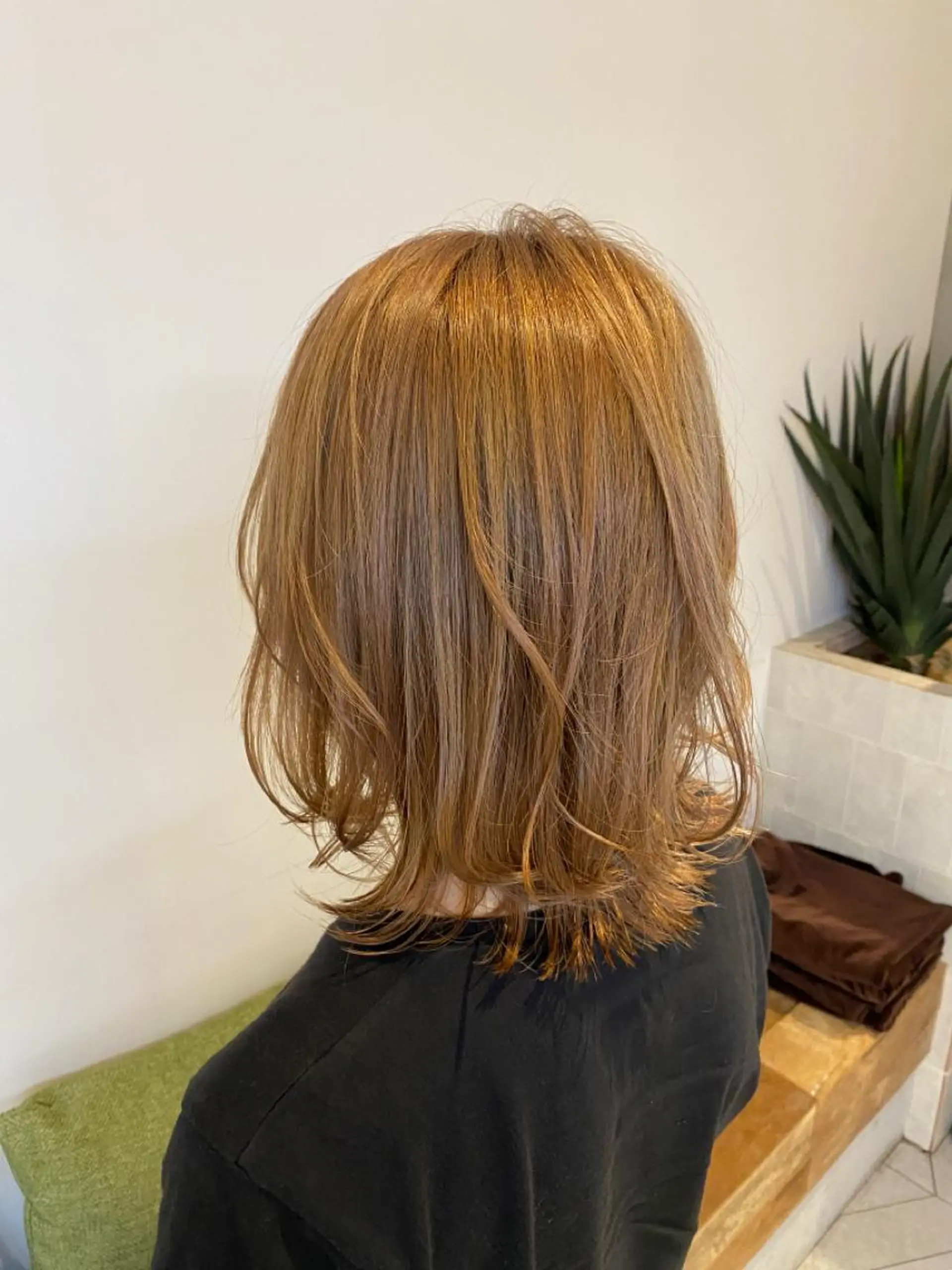 ミディアム カラー ヘアアレンジ レイヤーカット 根津 友輔のヘアスタイル