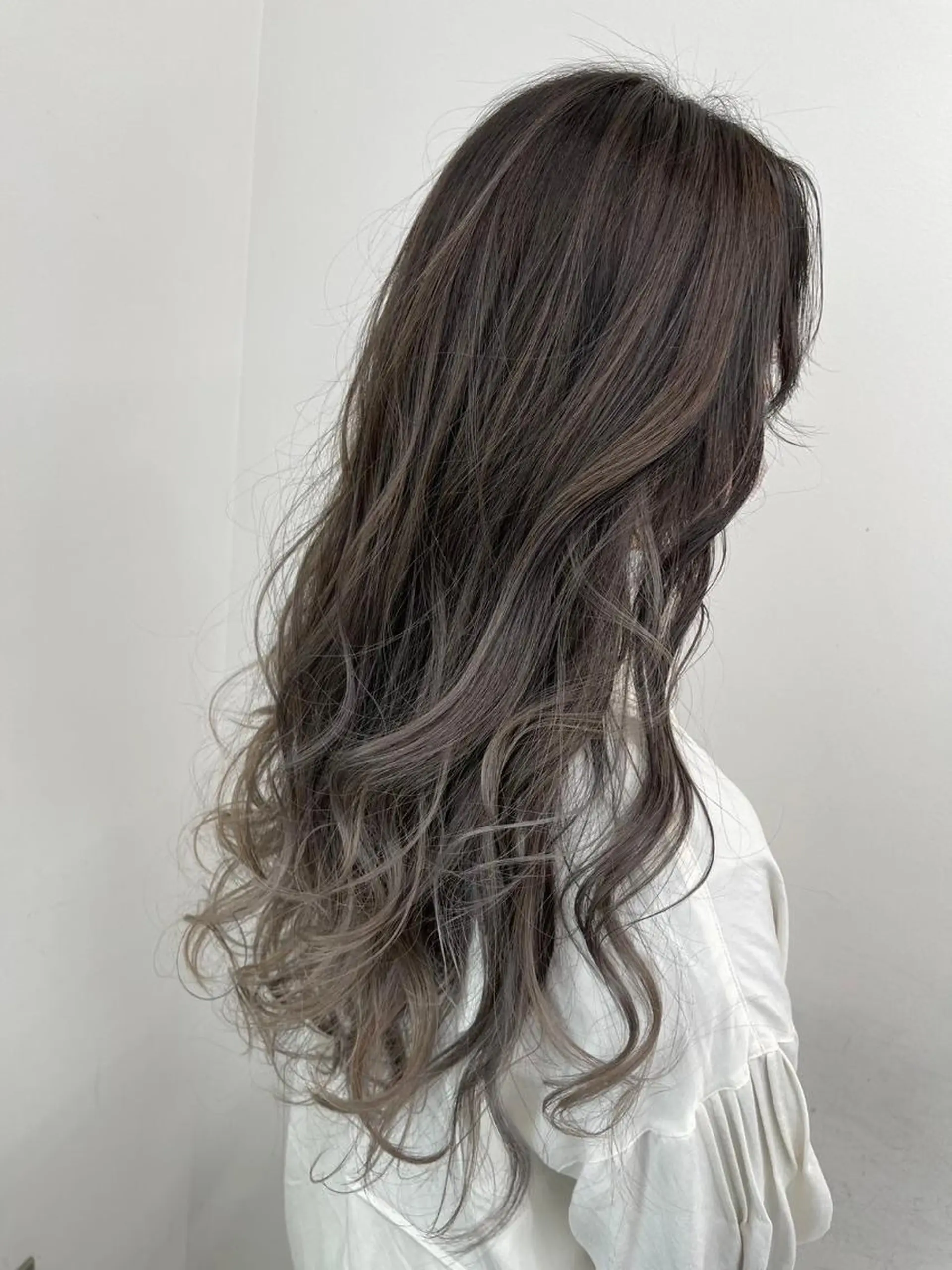 セミロング パーマ カラー ヘアカラー トリートメント Flora by siestaのヘアスタイル