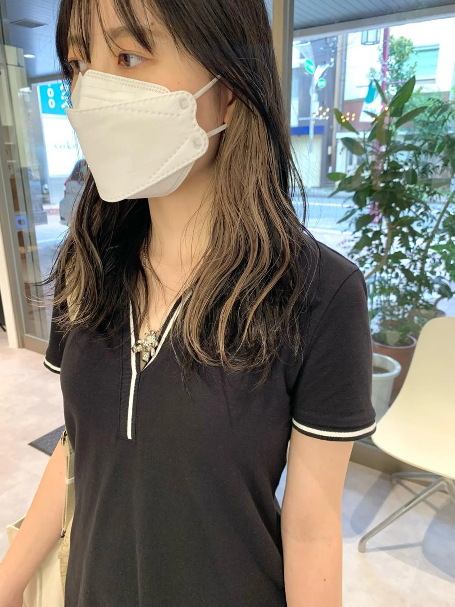 セミロング カラー イヤリングカラー グレージュ iLi所属・iLi 《イリ》のヘアスタイル