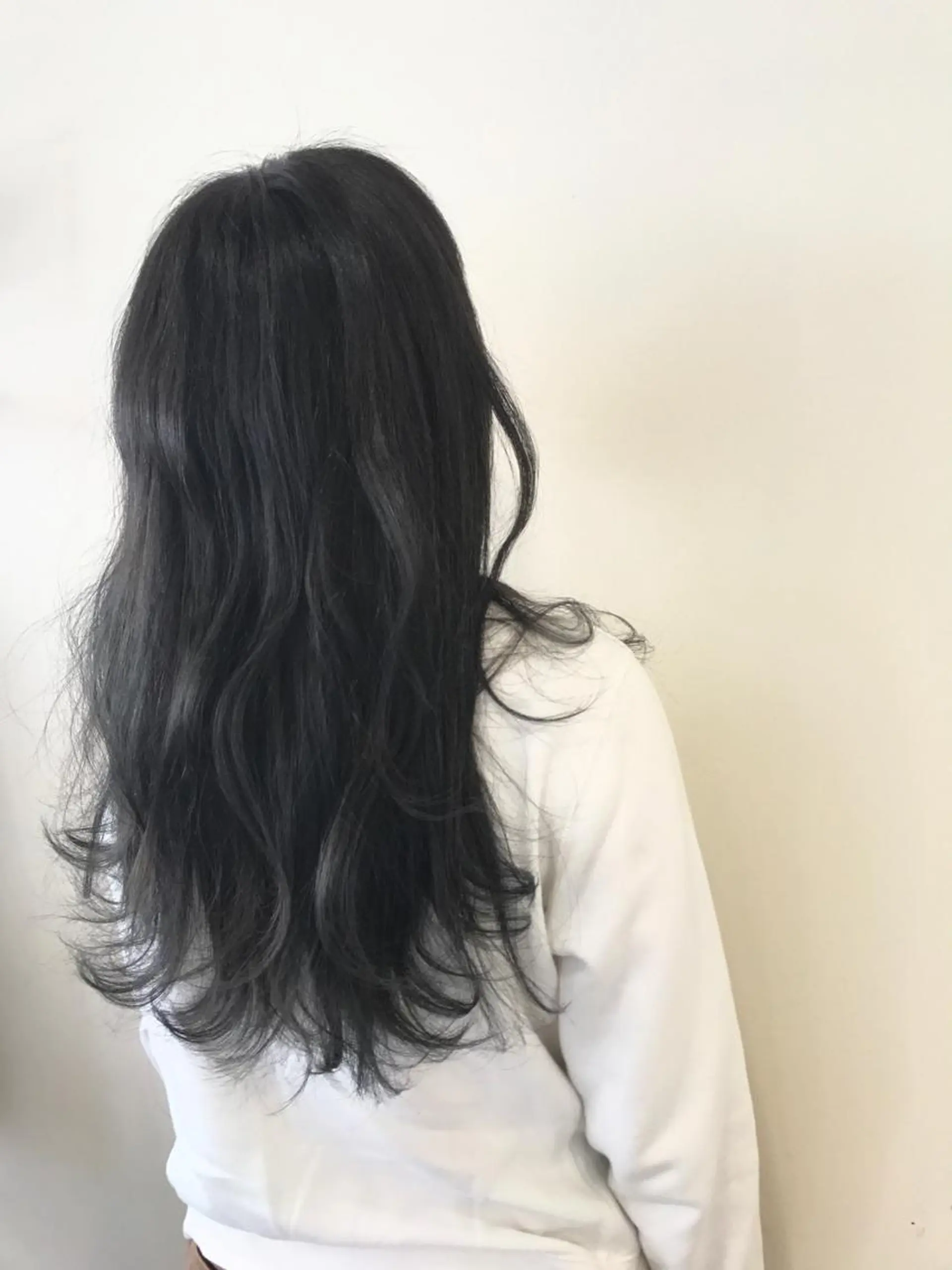 ロング カラー パーマ ヘアアレンジ メンズ メンズブリーチ 黒髪 ブリーチ ブルーカラー ブルーブラック littohair所属・岡田 杏のエステ・リラクイメージ