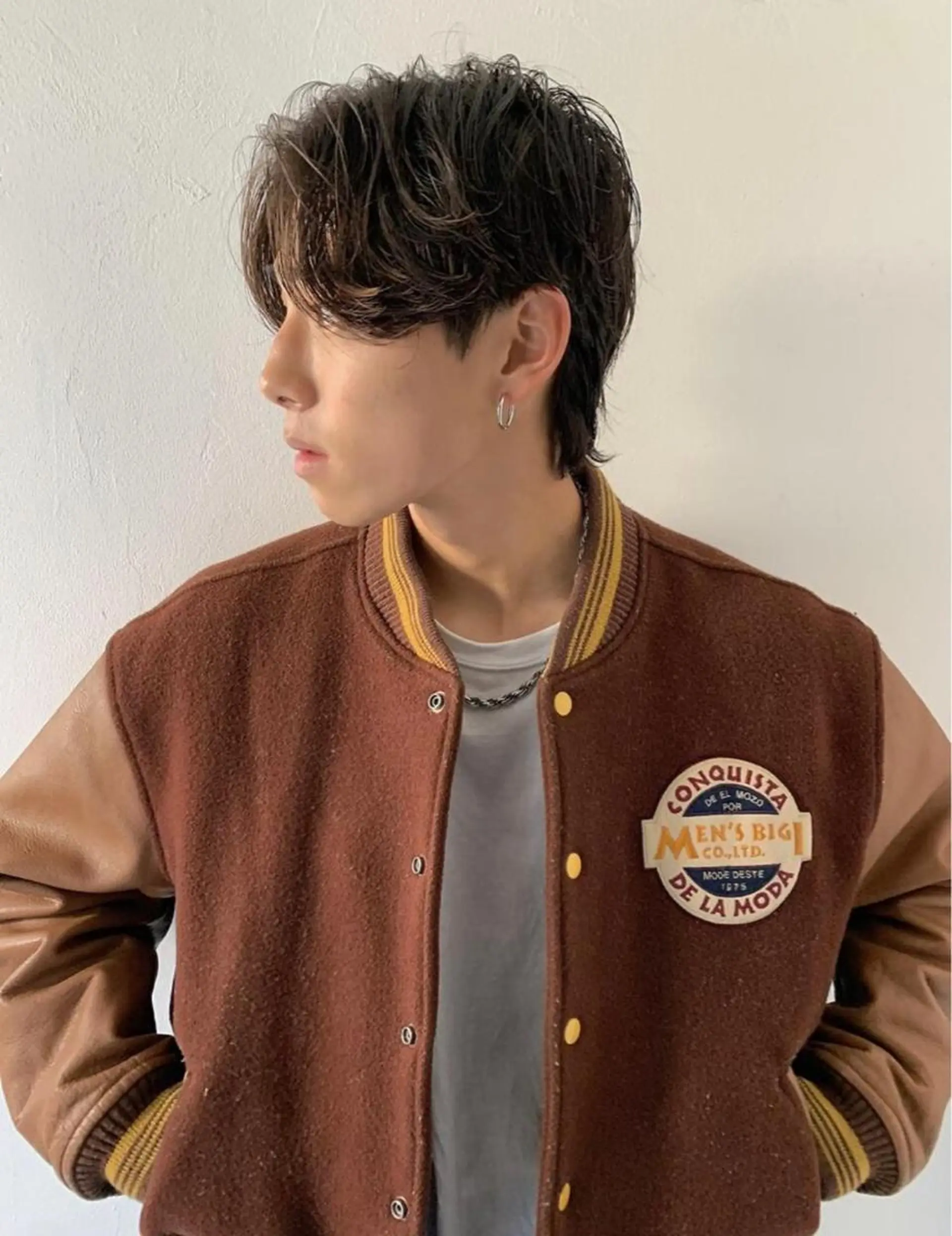 ショート カラー パーマ メンズ メンズバレイヤージュ メンズブリーチ センターパート フェードカット メンズハイライト スパイラルパーマ 🌐hina⭐️のヘアスタイル