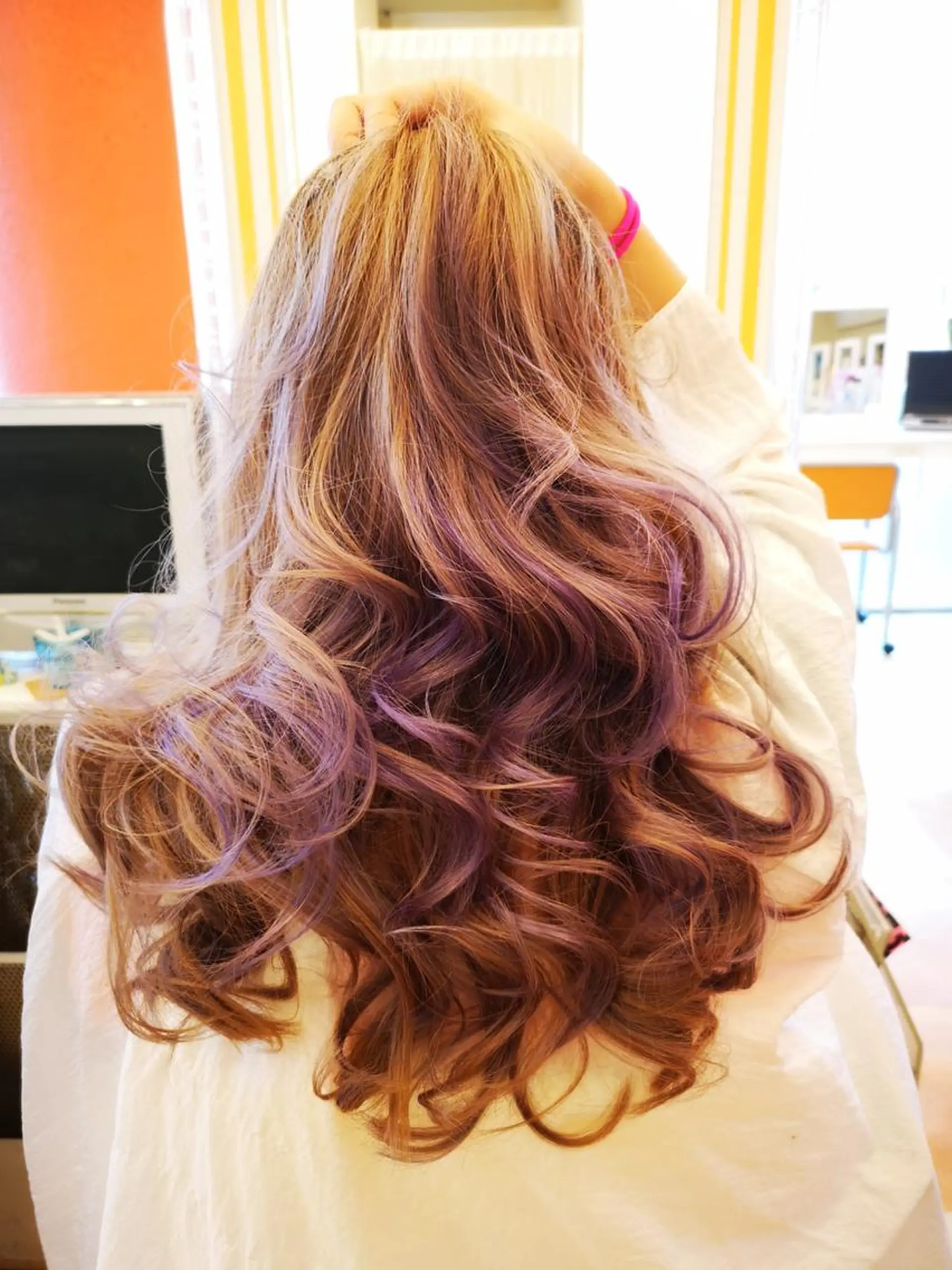 ロング カラー ヘアアレンジ イプス ビューティーのヘアスタイル