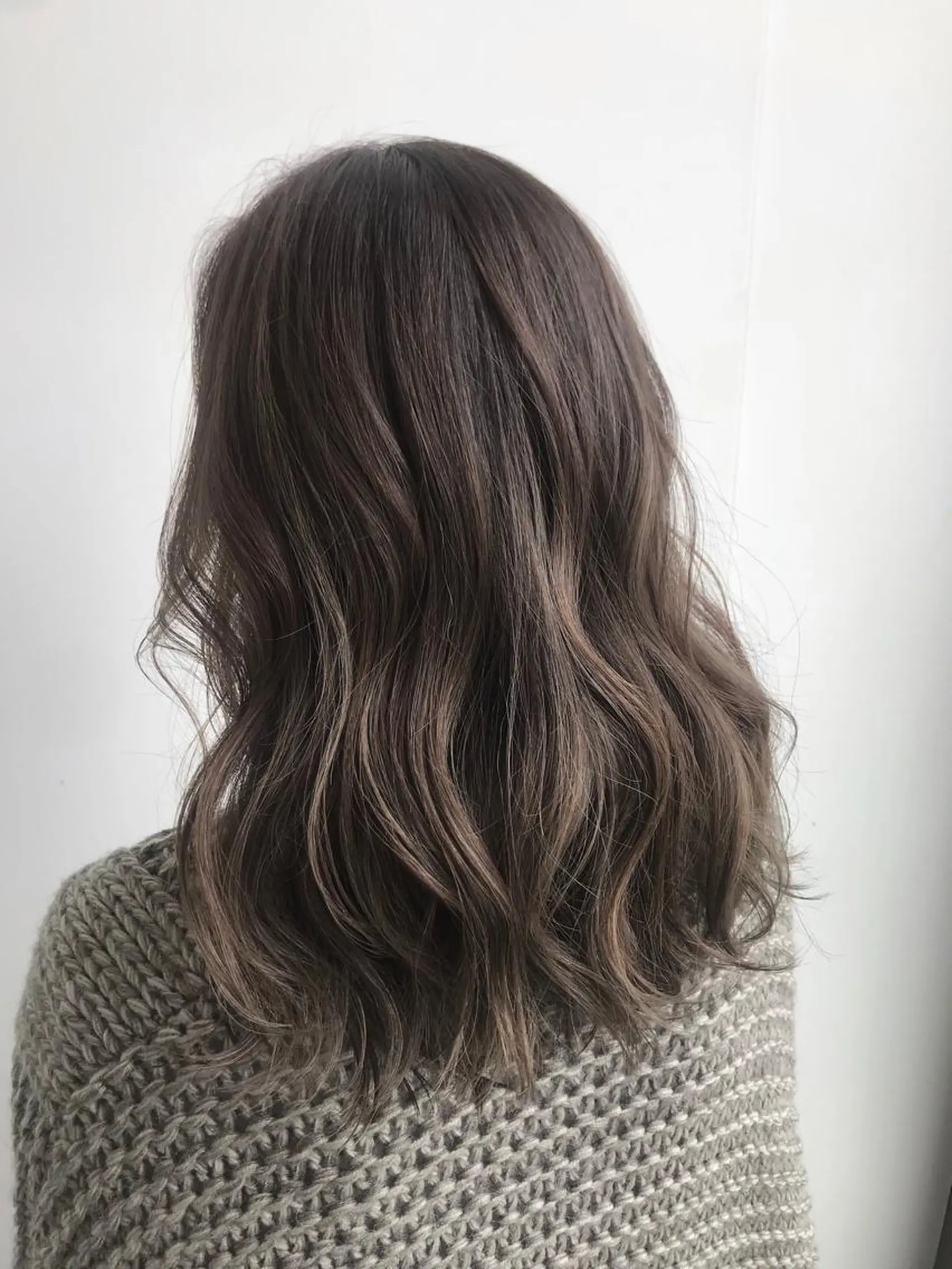 ミディアム カラー グレージュ ハイライトカラー ハイライト カット ヘアカラー トリートメント Remore所属・中塚 義人のヘアスタイル