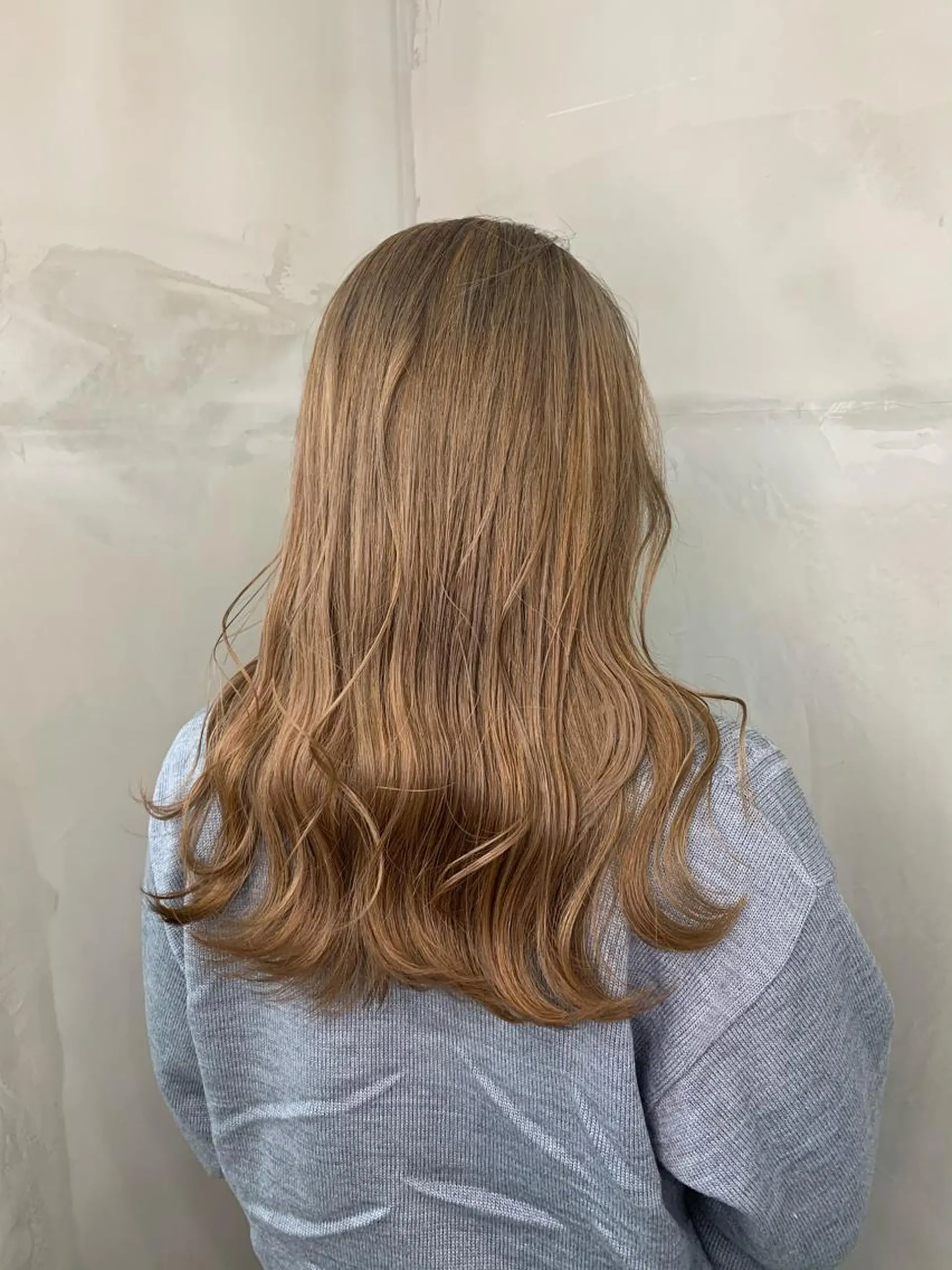 セミロング カラー アッシュ バレイヤージュ ベージュカラー ブロンド ブルーカラー ヘアカラー レイヤーカット/ 艶カラー/RYOMAのヘアスタイル