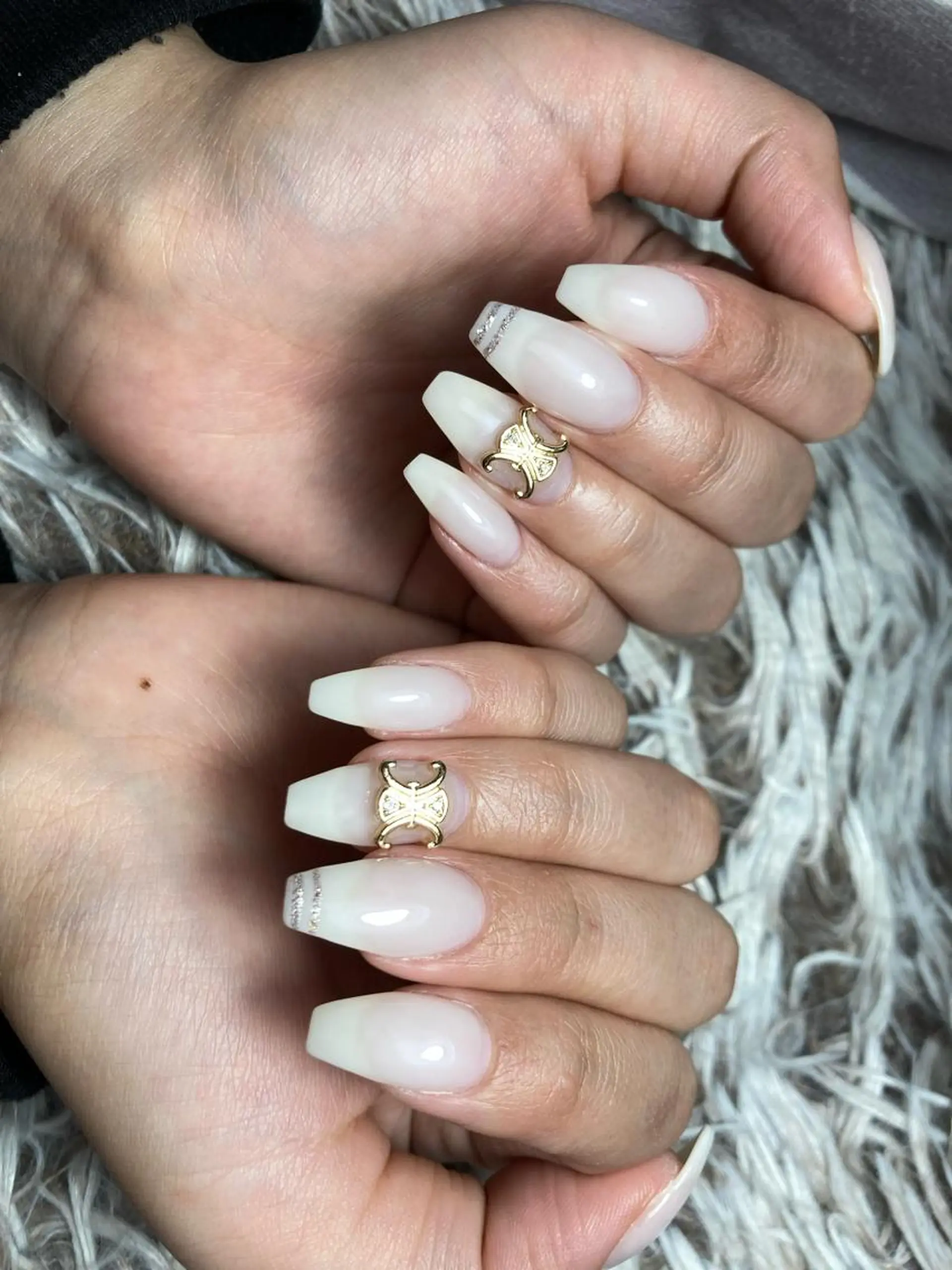 ミディアム ネイル ハンドネイル フットネイル ✴︎ Delightのネイルデザイン