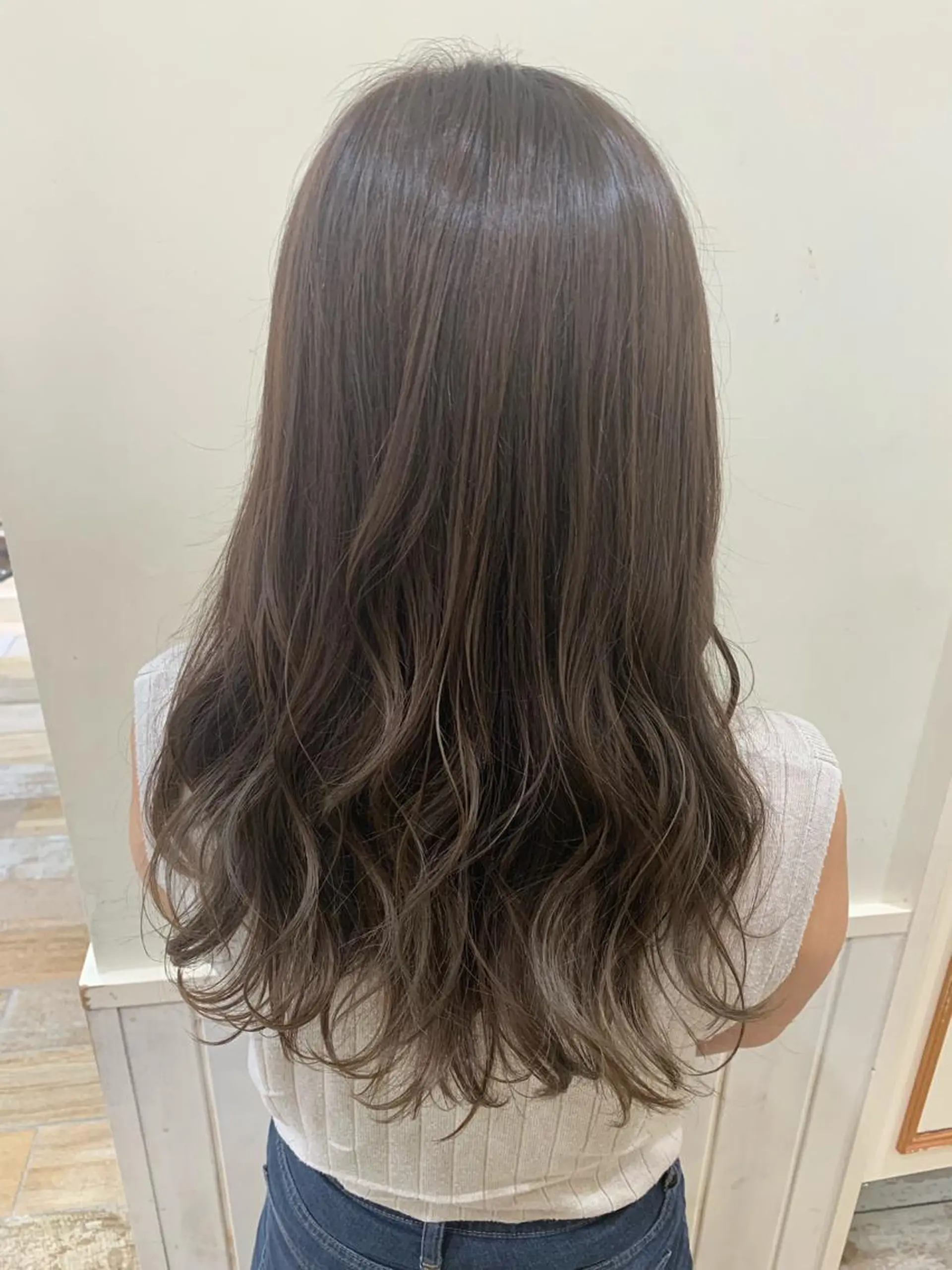 セミロング カラー 透明感カラー ぱつっとボブ/ 小野あかねのヘアスタイル