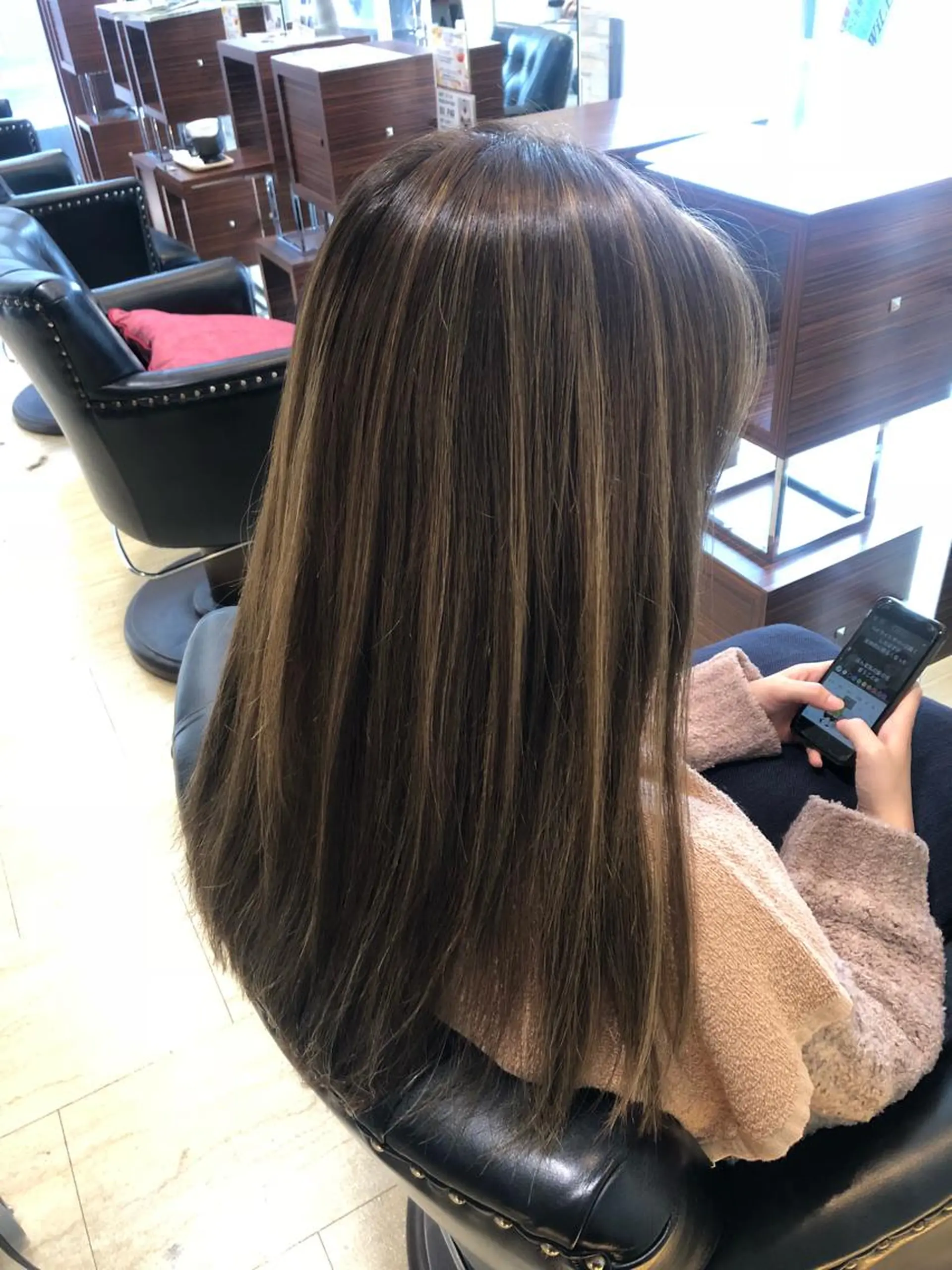 ロング カラー 足立 小百合のヘアスタイル