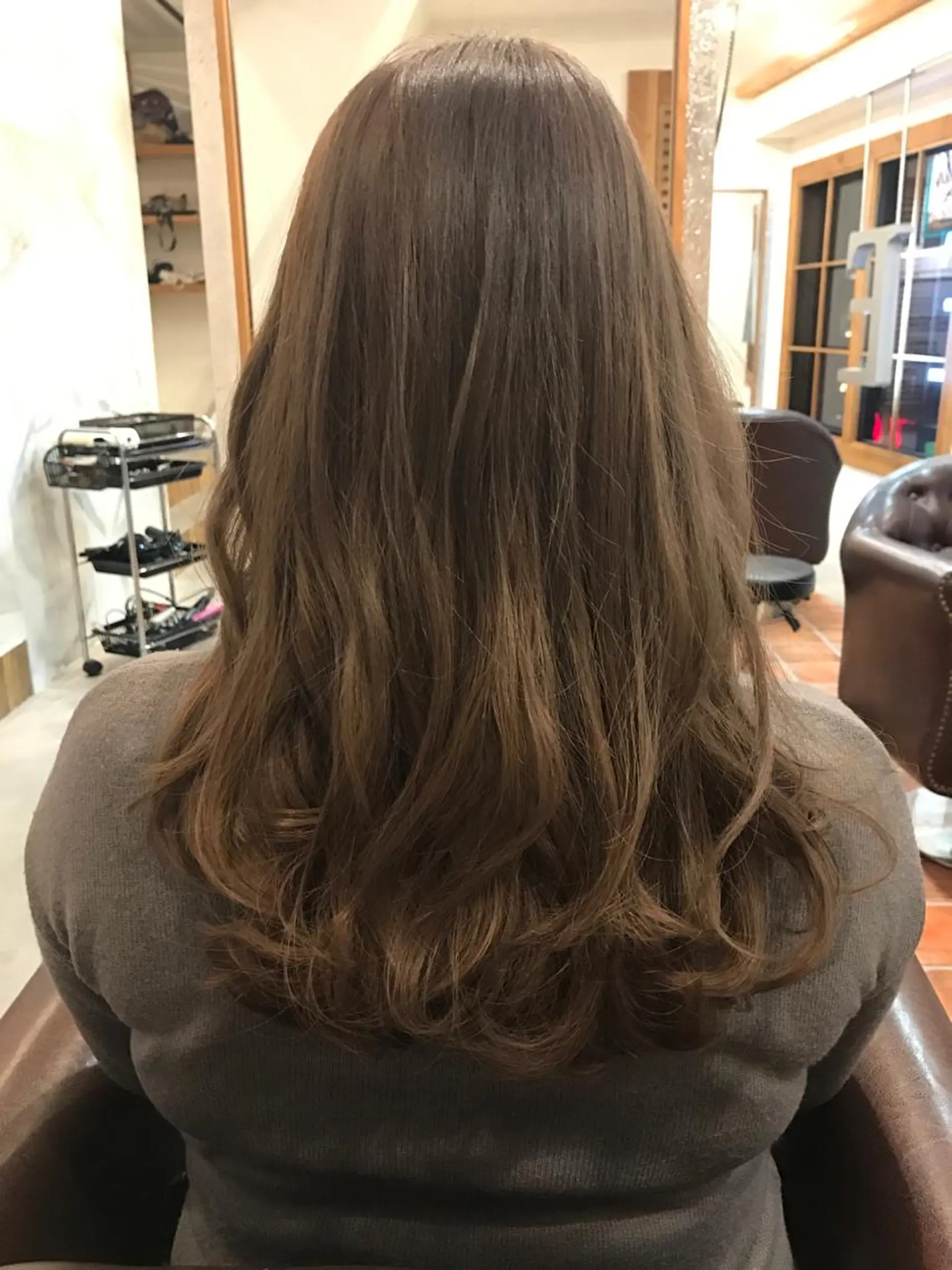 セミロング カラー ベージュカラー ハイライトカラー イルミナカラー ハイライト ACT仙川所属・みうら ミウラのヘアスタイル