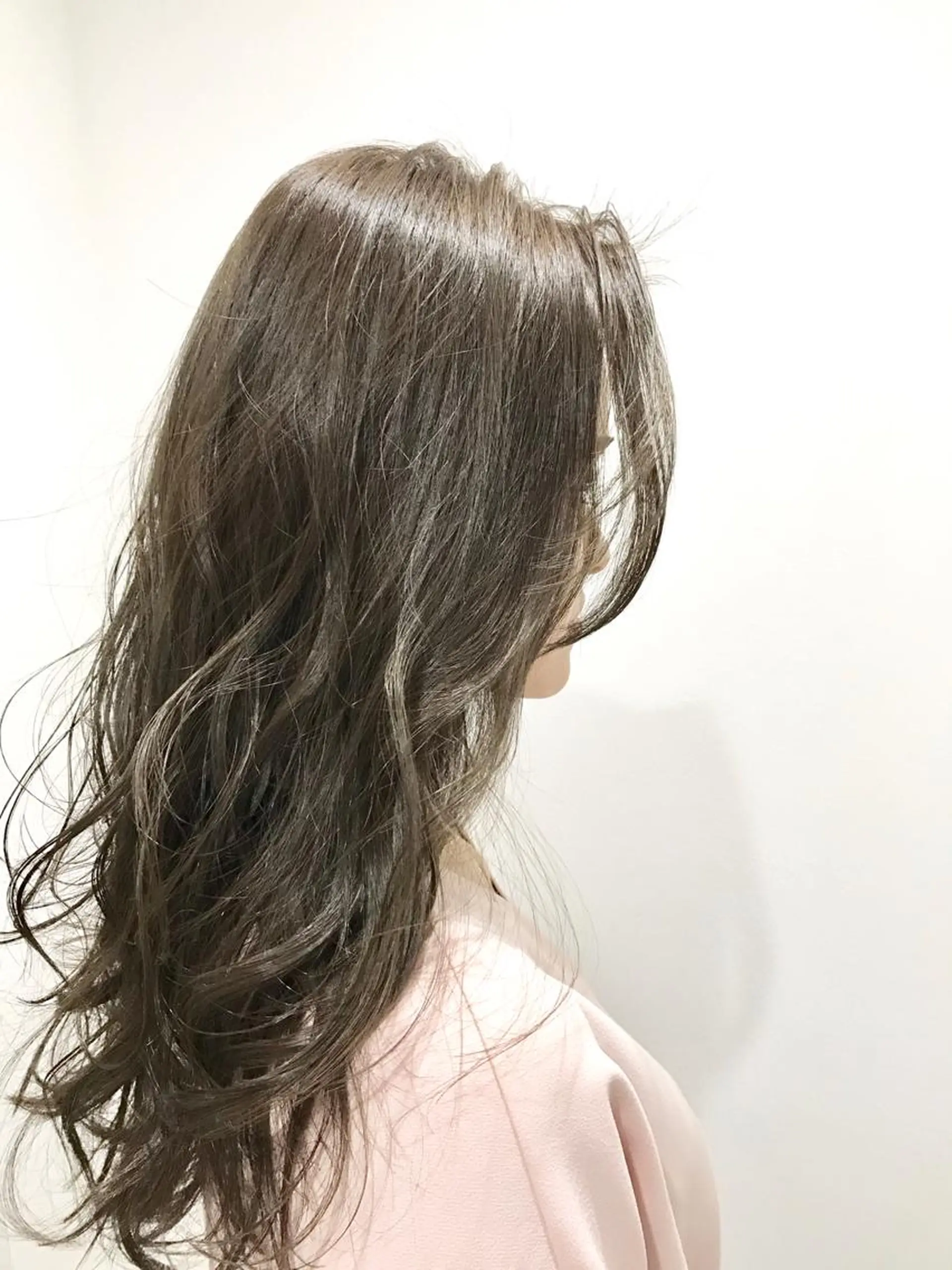 ロング カラー ヘアアレンジ アッシュ ブリーチ ブルーカラー ブルーアッシュ ブリーチなしカラー 井坂 弘人のヘアスタイル