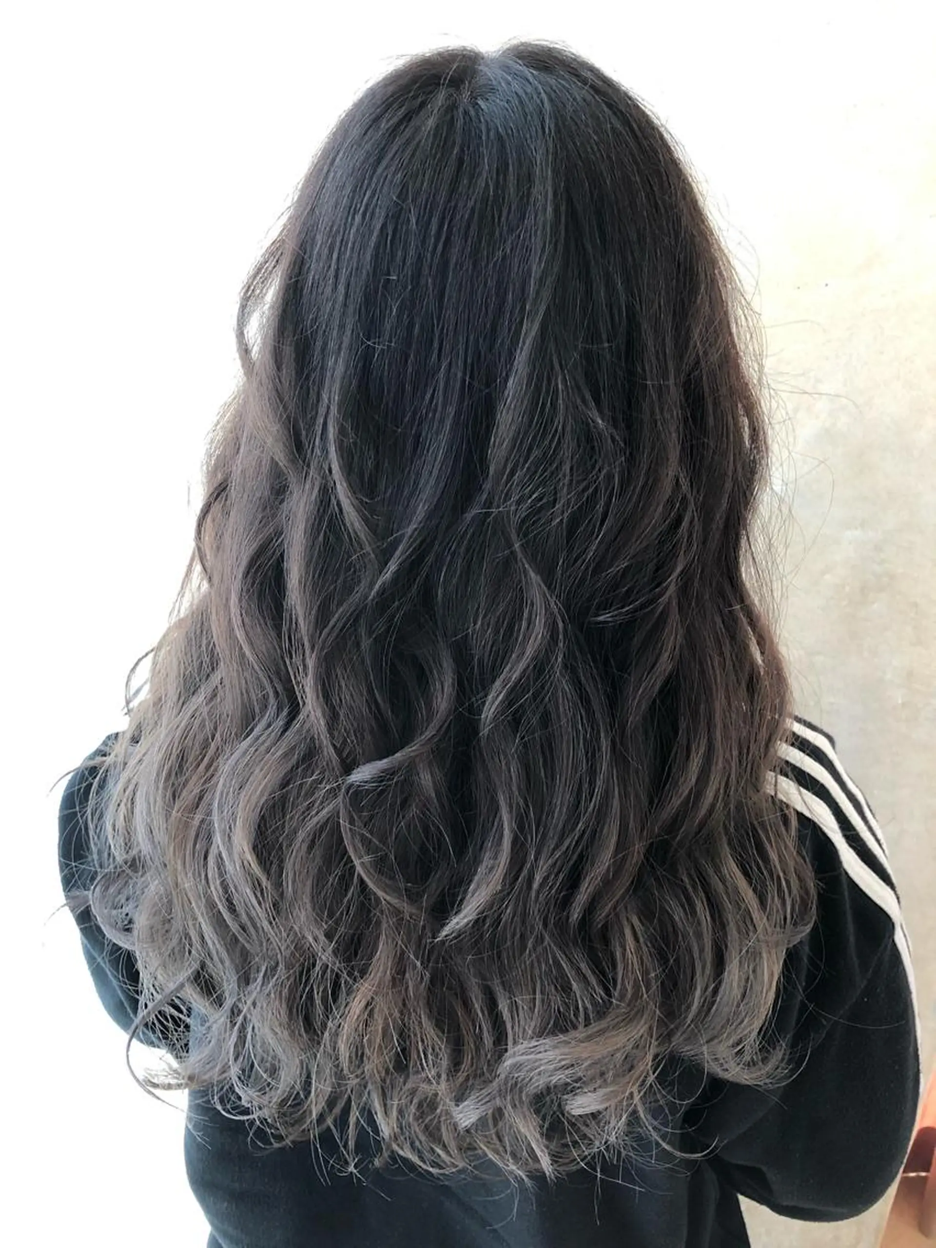 ロング カラー ショートボブ アディクシーカラー デザインカラー ダブルカラー グラデーションカラー 海外レイヤー/ 梅田美容室のヘアスタイル