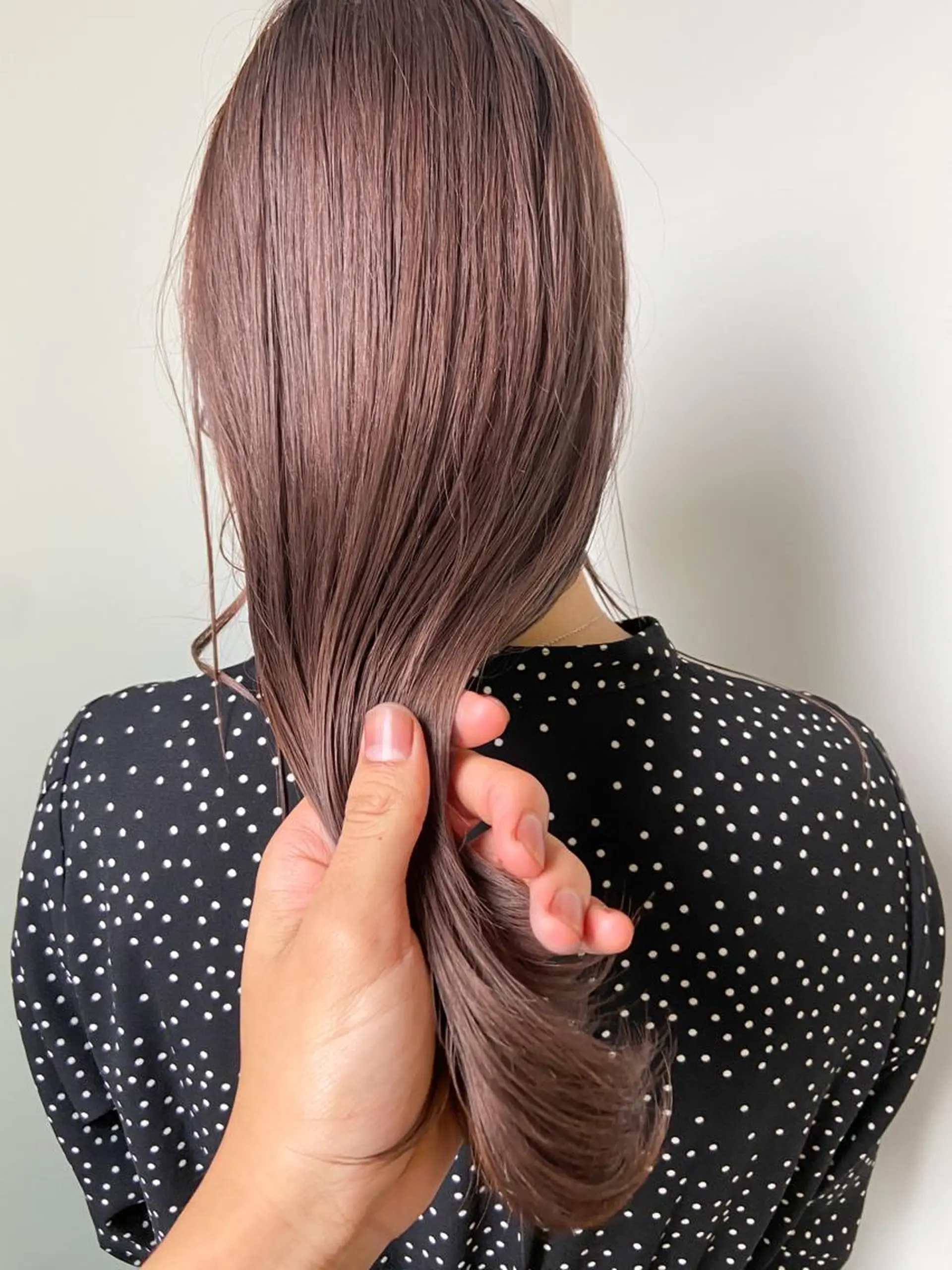 ロング カラー アッシュ ベージュカラー ケアカラー 透明感カラー ハイライトカラー 岡本康平/ボブ /ブリーチ/レイヤーのヘアスタイル