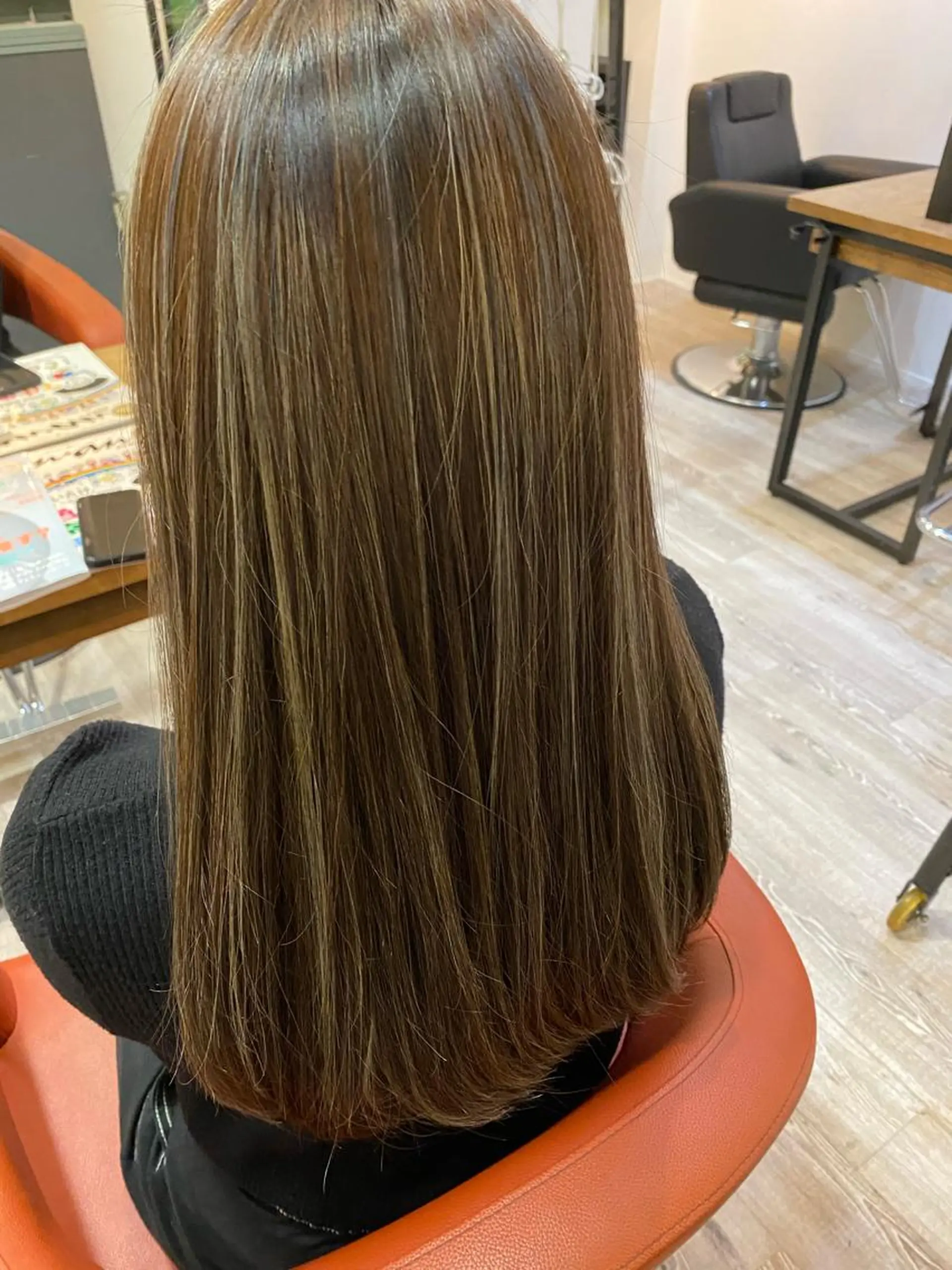 ロング ハイライト ヘアカラー 佐藤 麻衣のヘアスタイル