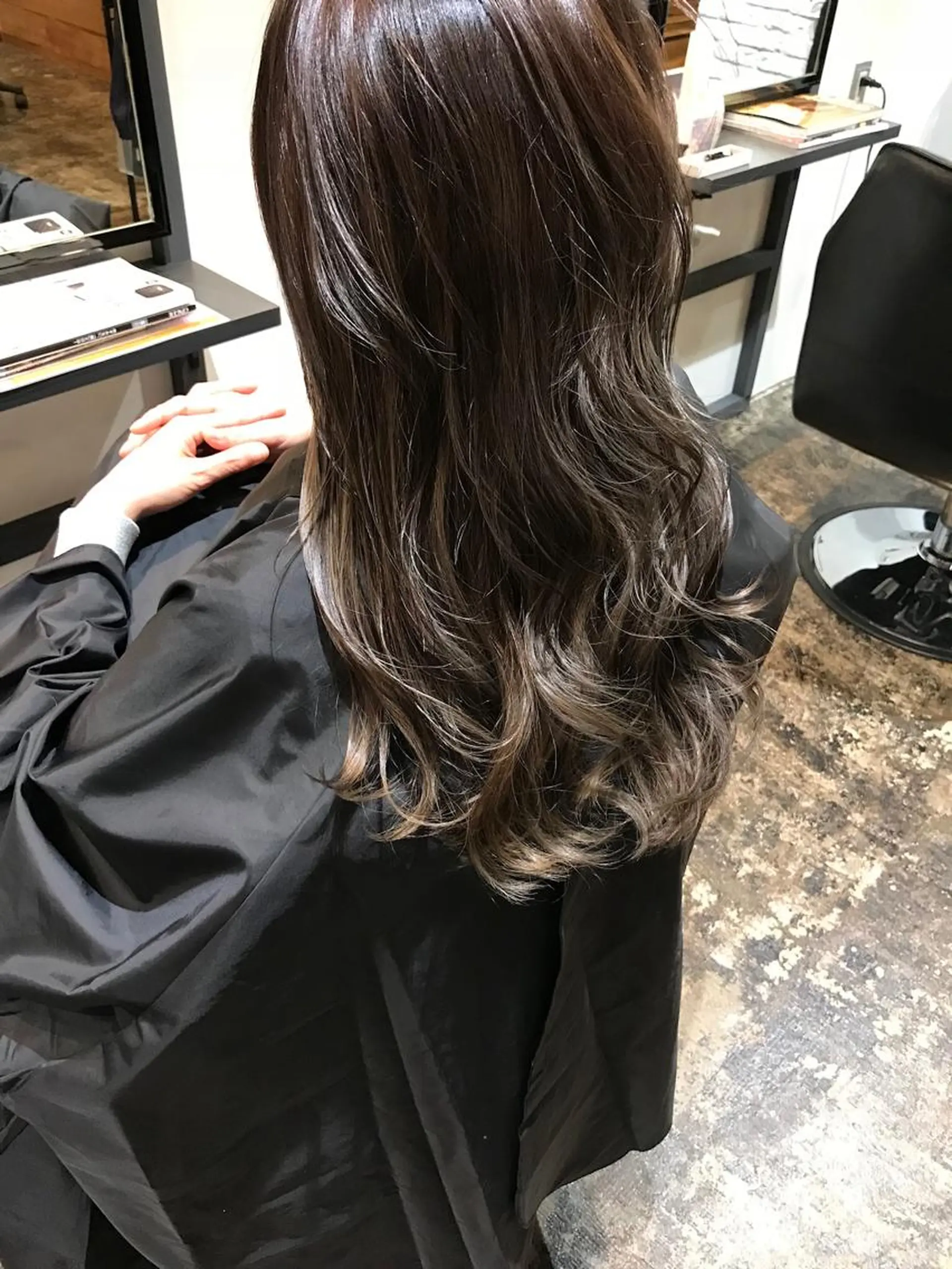 ミディアム カラー ベージュカラー UMEDA FIGAROのヘアスタイル