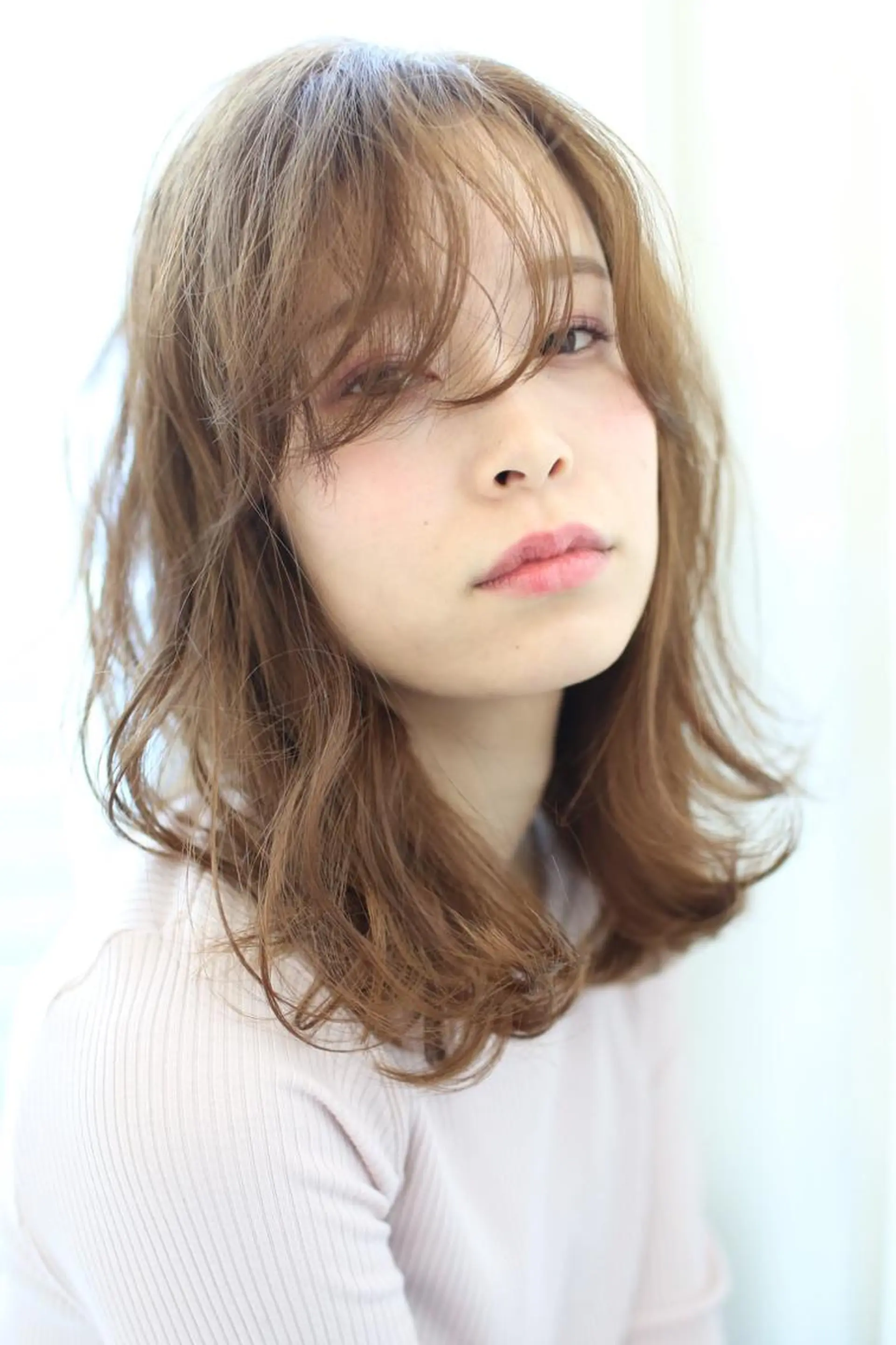 ミディアム カラー パーマ 🪐脱白髪染め 🪐松尾菜々美のヘアスタイル
