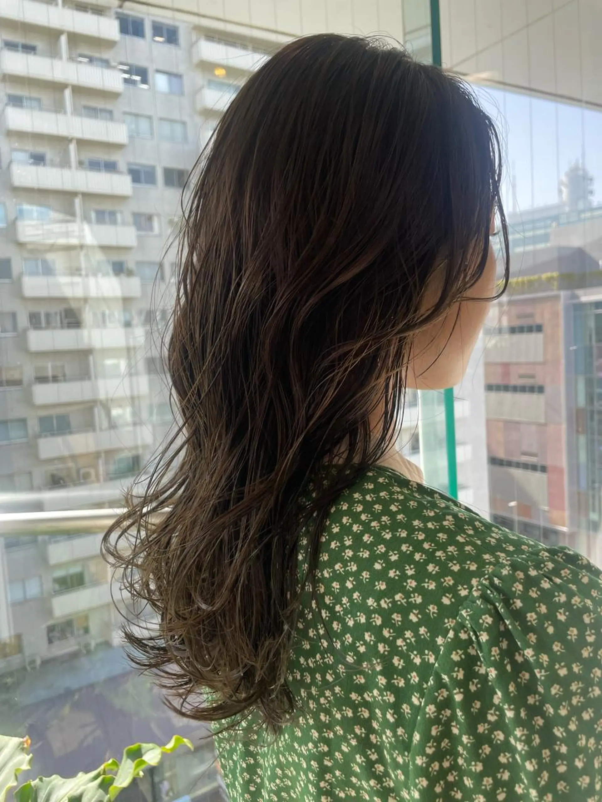 ミディアム カラー ベージュカラー オリーブベージュ カット ヘアカラー トリートメント レイヤー／似合わせ TAKUYAのヘアスタイル