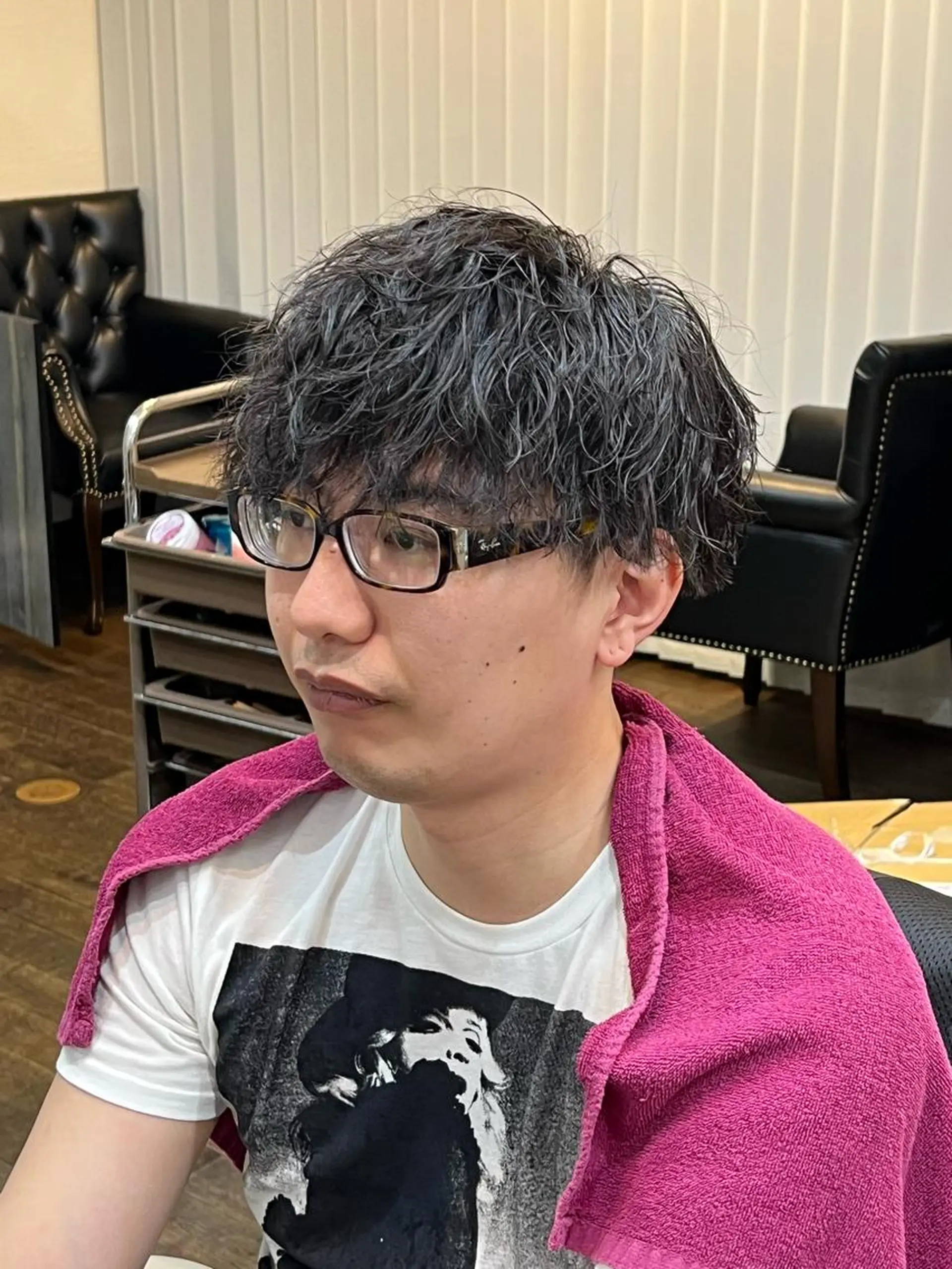 ショート パーマ メンズ 二本木 秀成のヘアスタイル