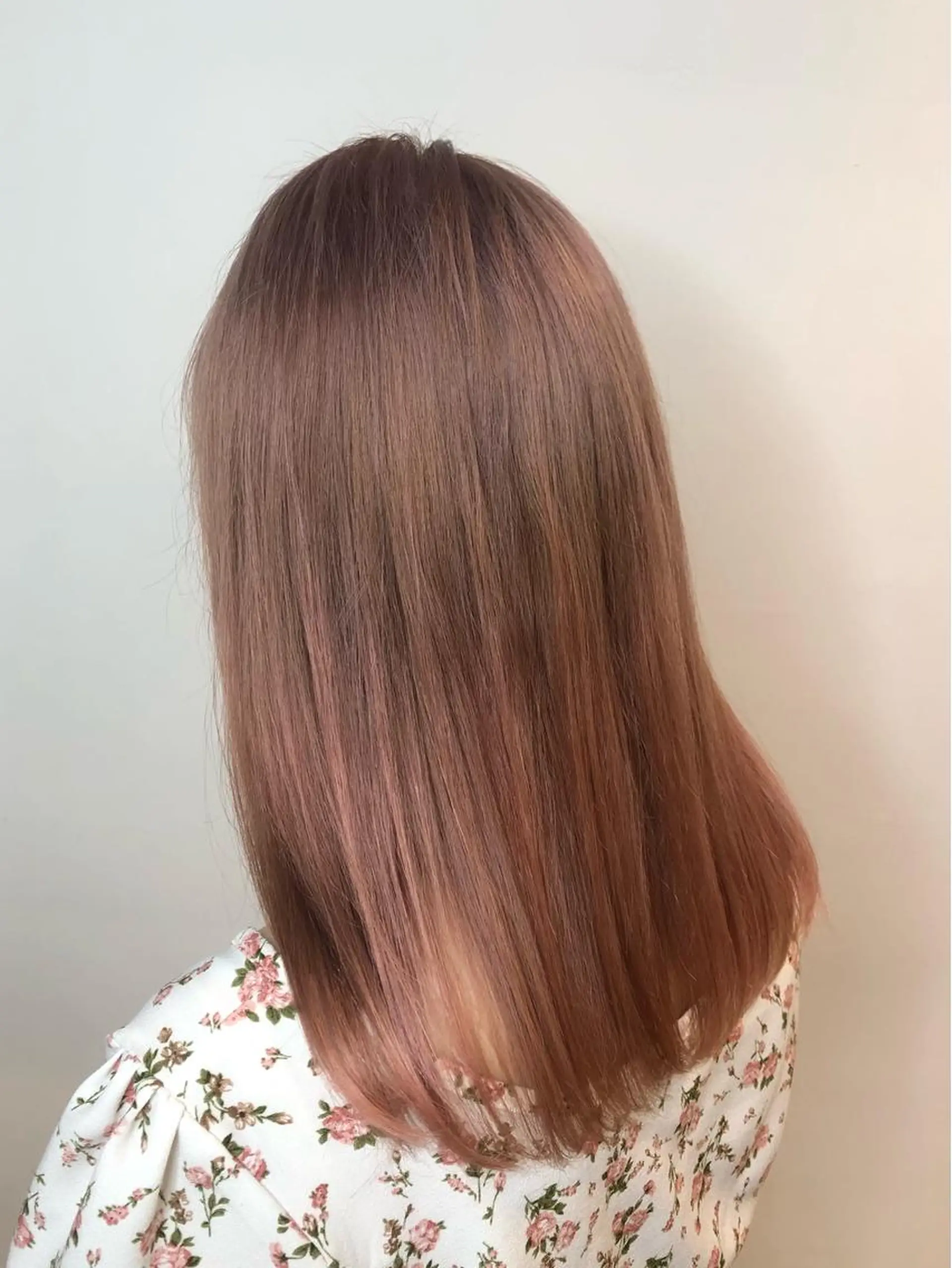 セミロング カラー ベージュカラー ブリーチ ピンクカラー ピンクベージュ 🤍中野 レオ🤍のヘアスタイル