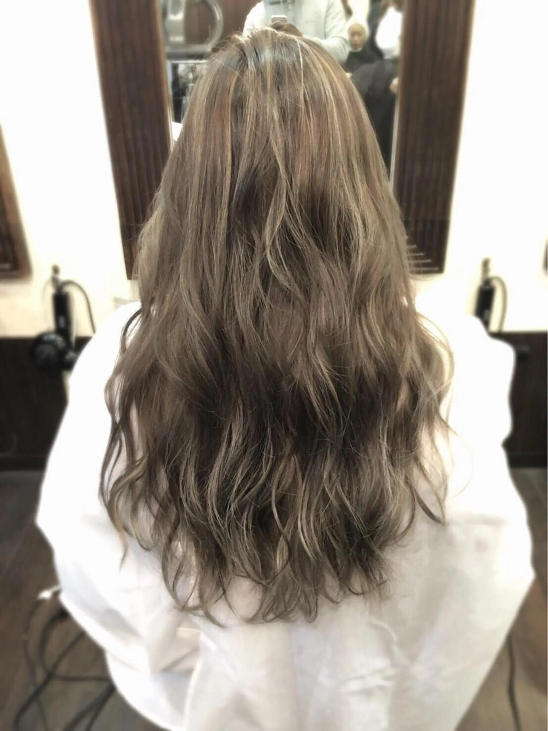 ロング カラー ブリーチ ハイライトカラー ハイライト ロング 韓国ヘア🤍髪質改善 🇰🇷AKANEのヘアスタイル