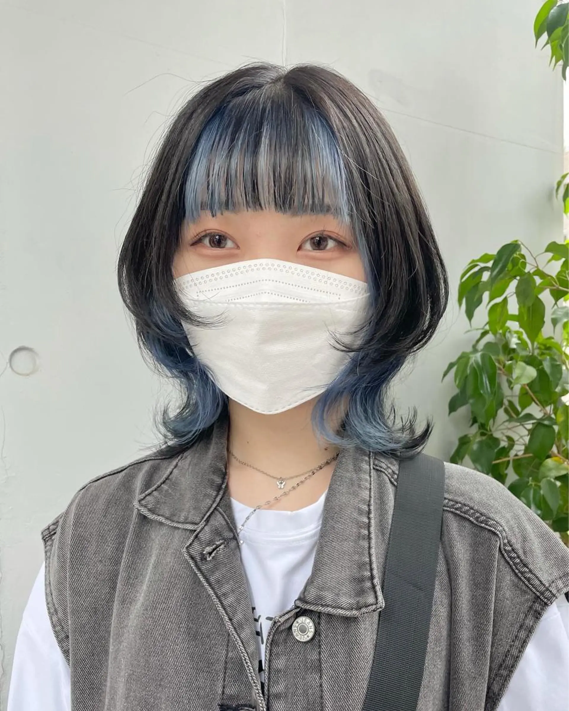 ミディアム カラー アディクシーカラー アッシュ ブリーチ ブルーカラー ケアブリーチ カット ヘアカラー トリートメント もにか🌞原宿/渋谷 🌝ブリーチカラーのヘアスタイル