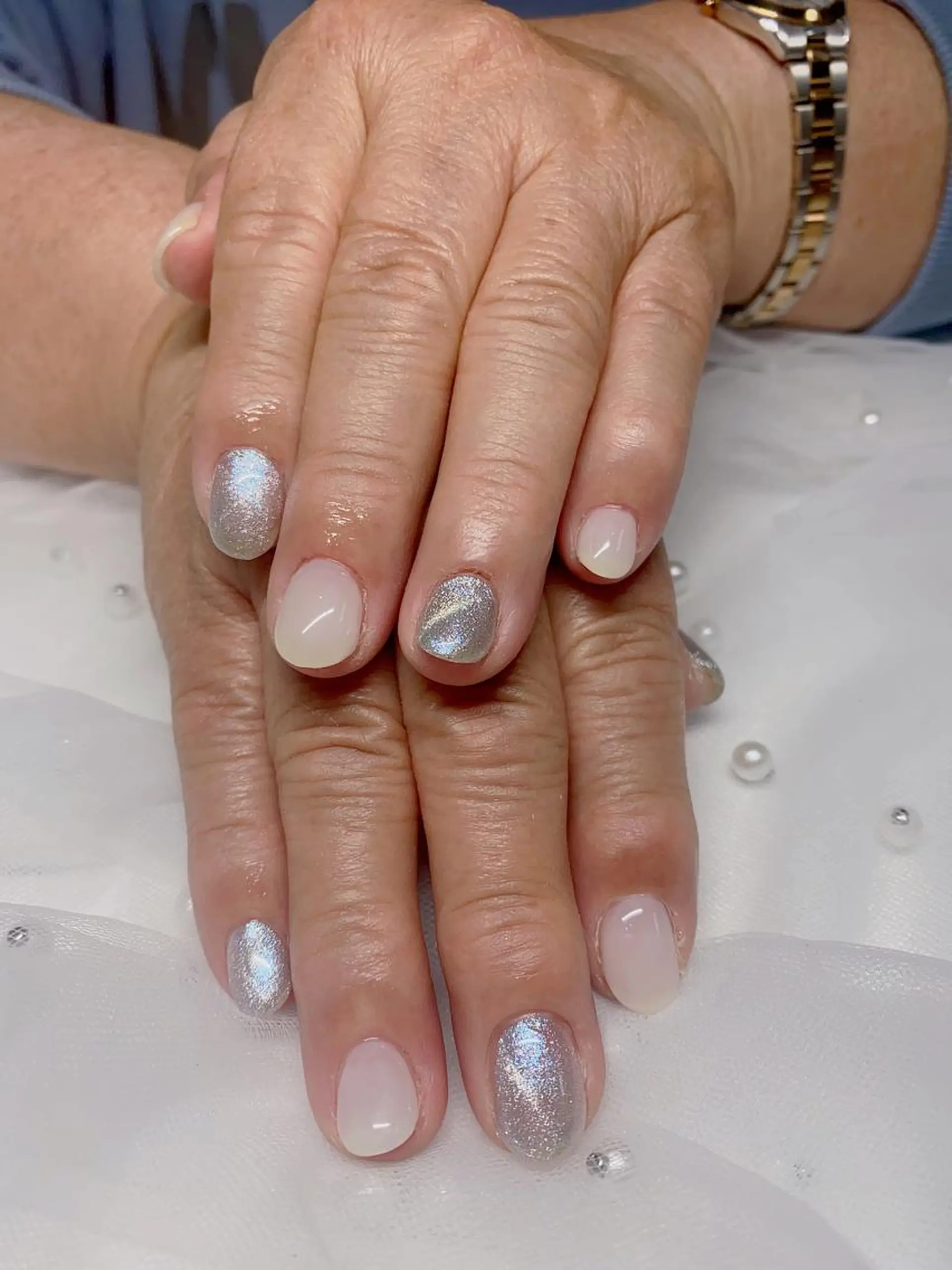 ネイル マグネットネイル シルバー ホワイト Jasmine nailsalon所属・ジャスミン ネイルサロンのネイルデザイン