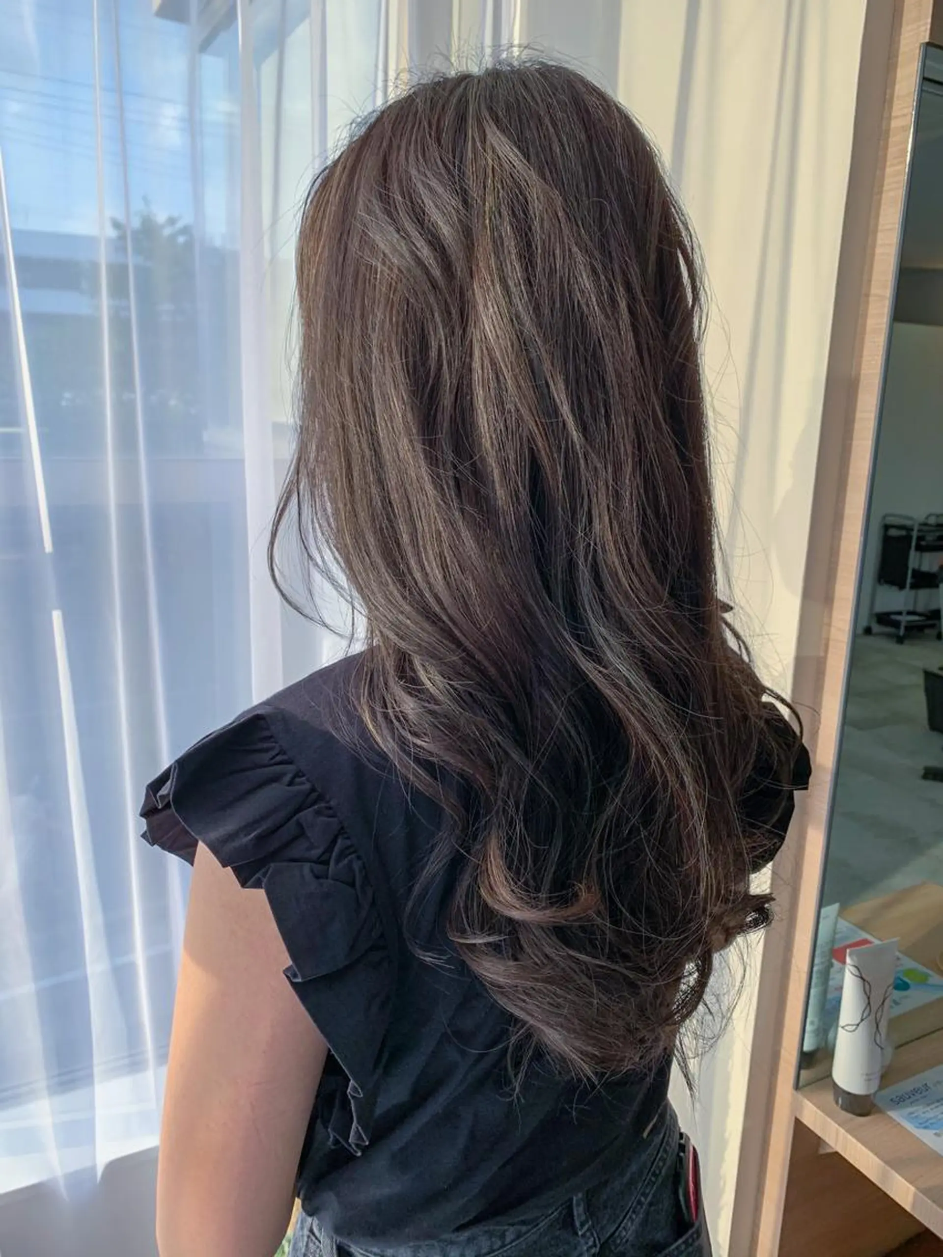 ロング カラー アッシュ ブリーチ ケアブリーチ 透明感カラー ダブルカラー カット ヘアカラー トリートメント モリシュンスケ /レイヤー/髪質改善のヘアスタイル