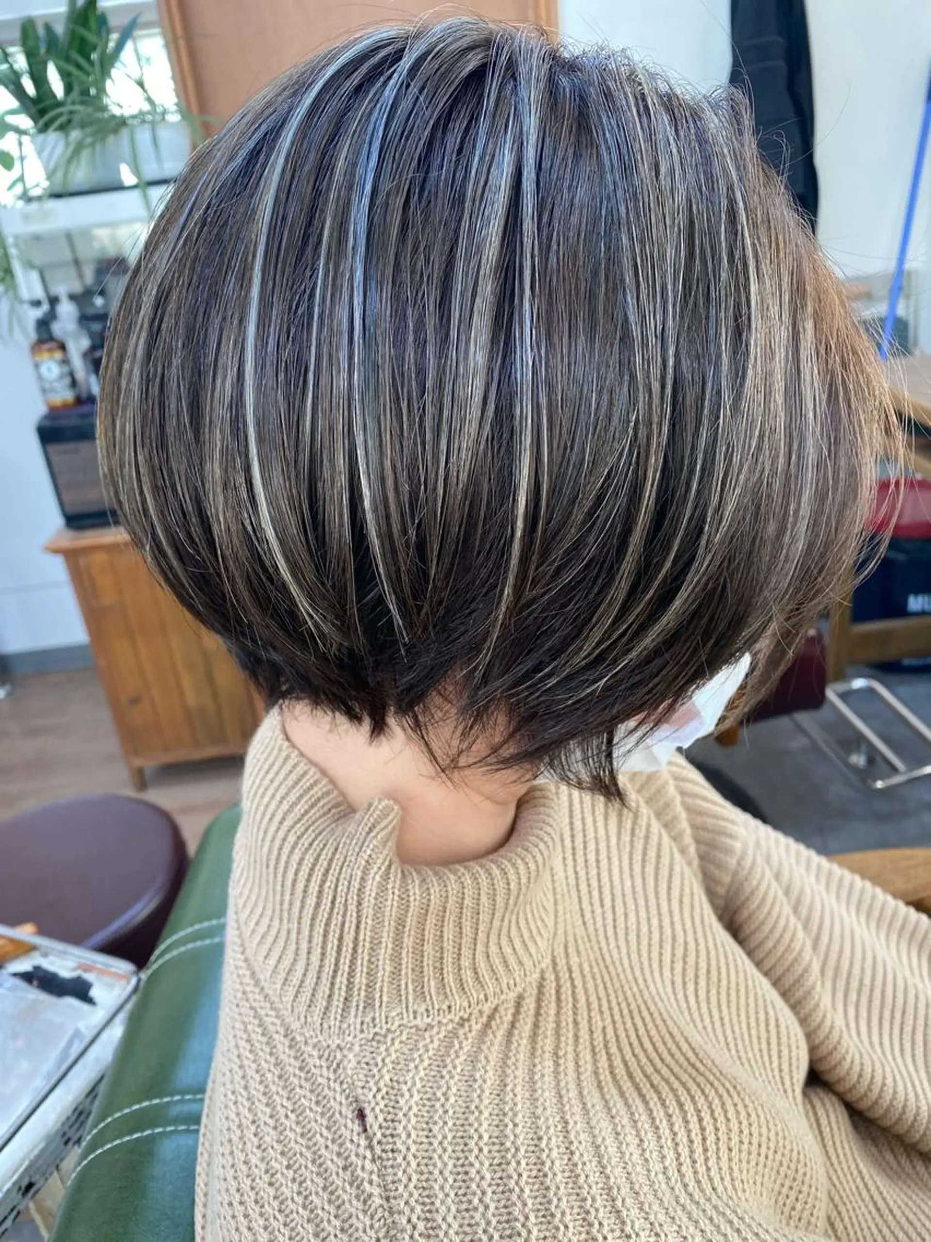 ショート ハイライト カット ヘアカラー トリートメント 永沼 真依のヘアスタイル