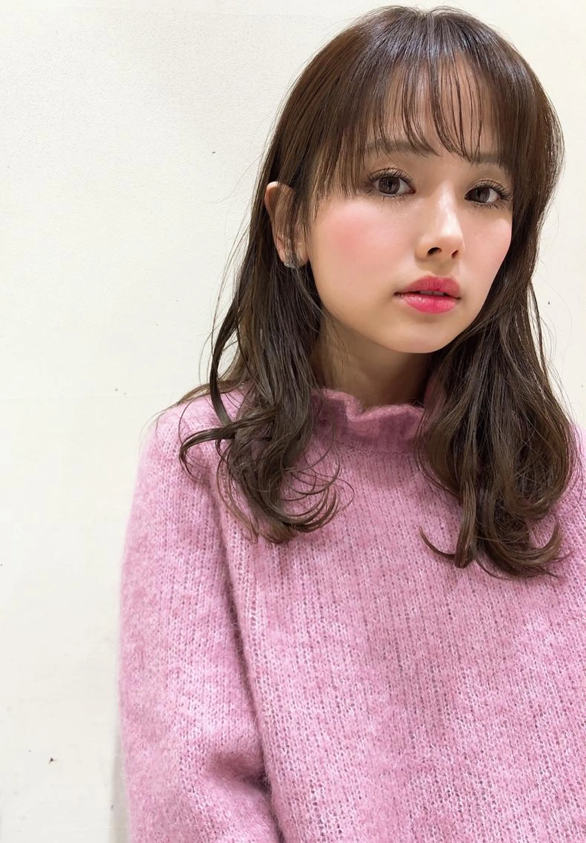 ロング カラー グレージュ レイヤーカット シースルーバング 安藤 明日翔のヘアスタイル