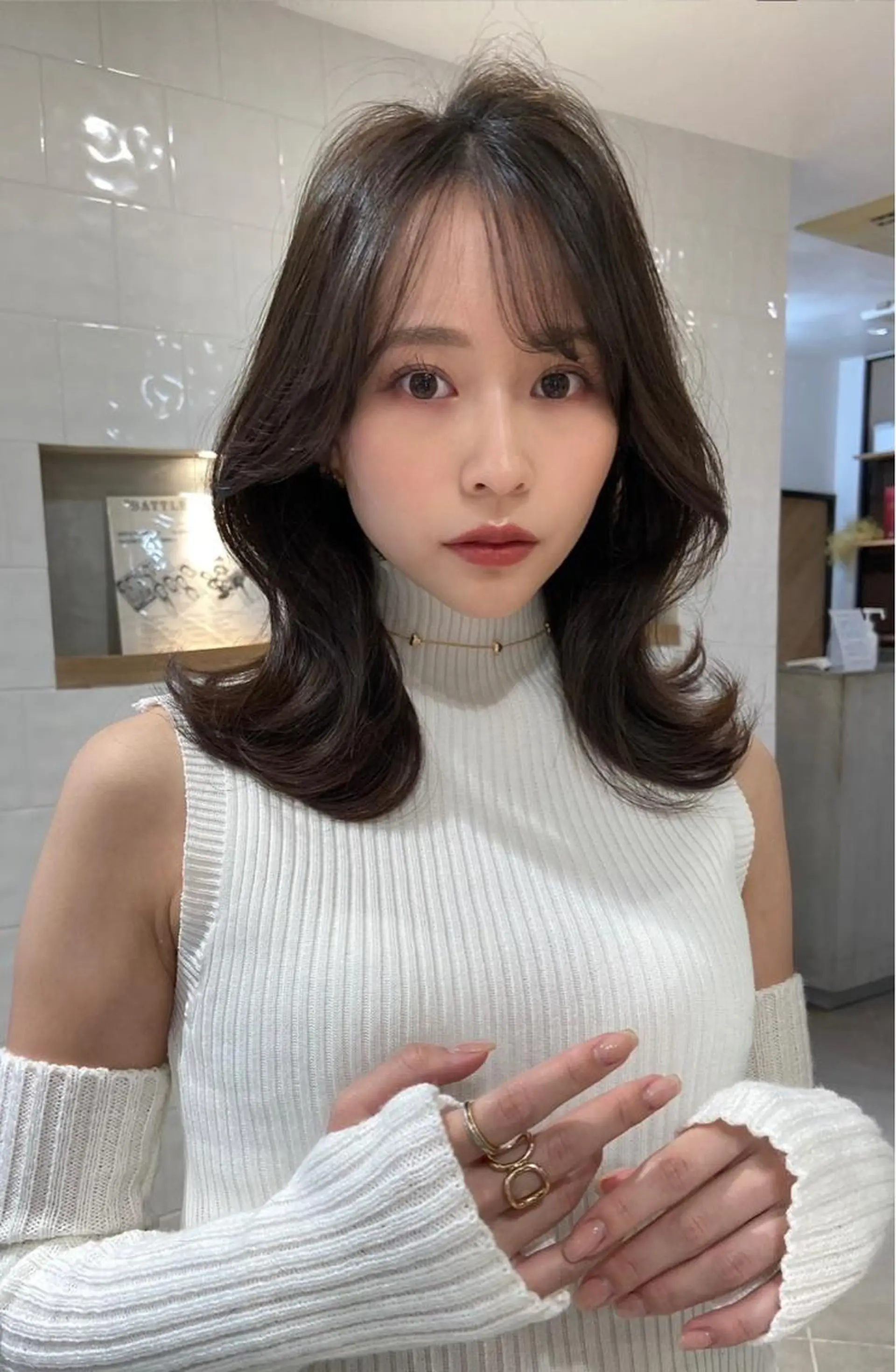 セミロング 伊藤 莉奈　韓国ヘアのヘアスタイル