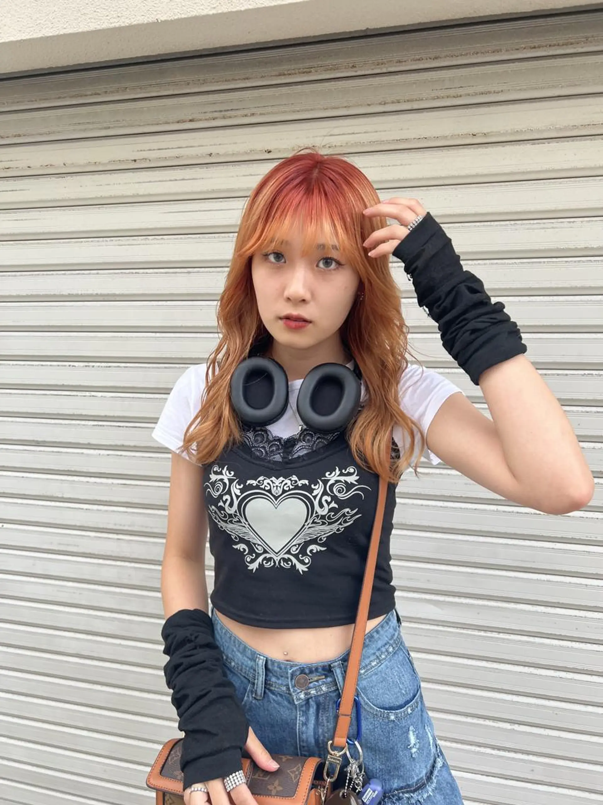 セミロング カラー ブリーチ ケアブリーチ グラデーションカラー オレンジ ヘアカラー ブリーチカラーが人気 onnuのヘアスタイル