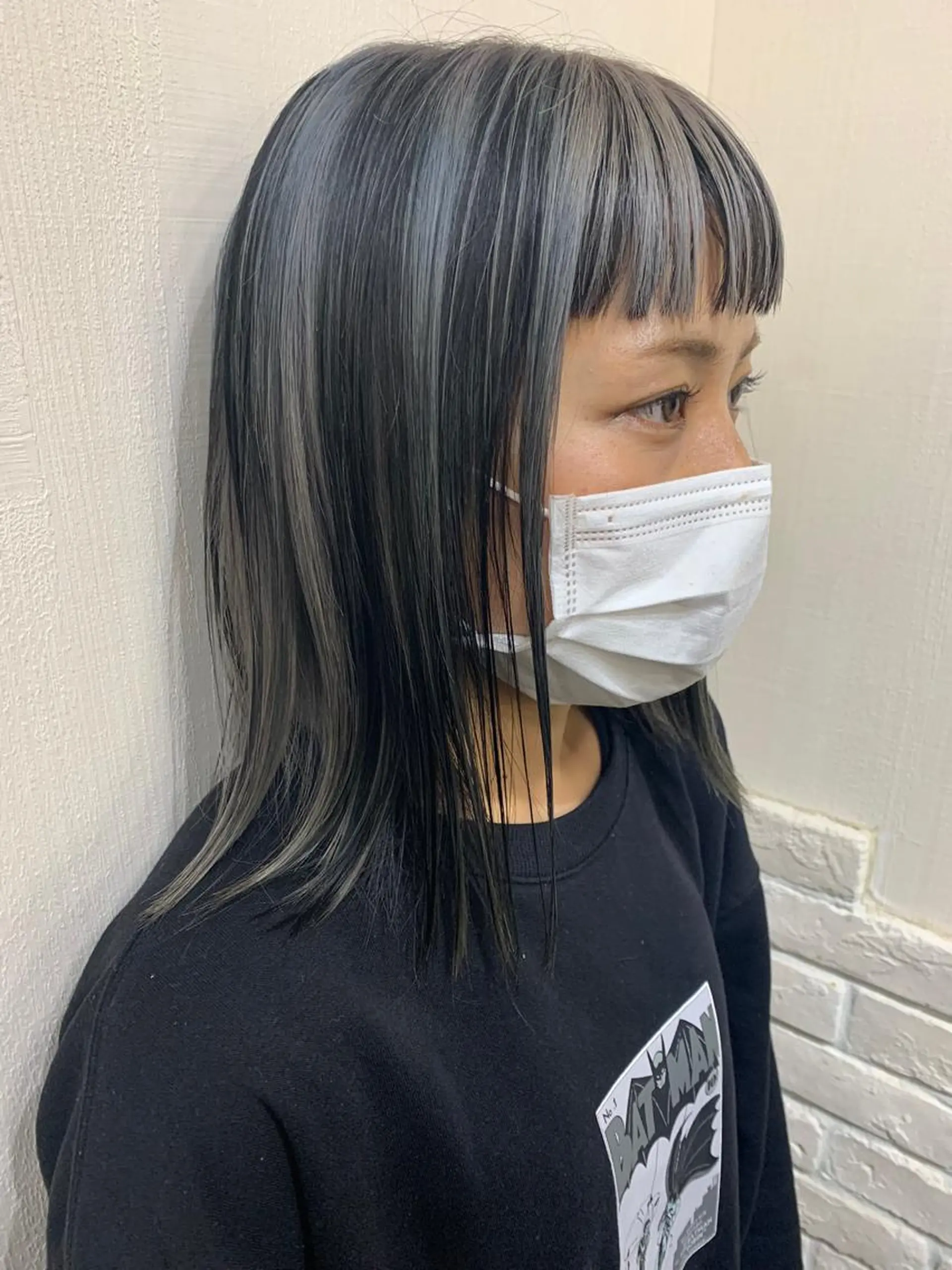 ミディアム カラー ヘアアレンジ 黒髪 ブリーチ ハイライトカラー シルバー ハイライト きむえり/髪質改善 /うねり広がり改善のヘアスタイル