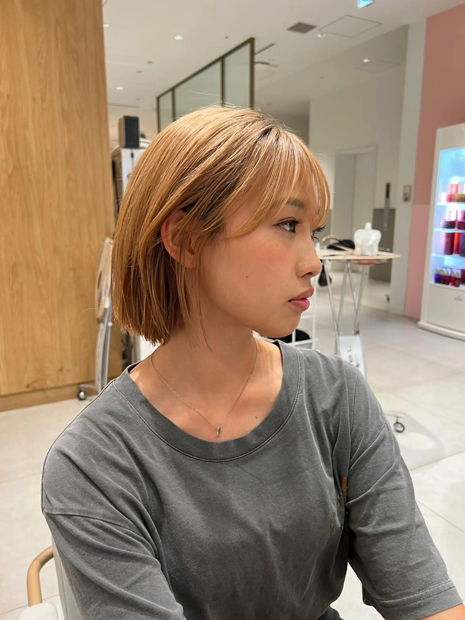ミディアム カラー グレージュ ボブ カット ヘアカラー トリートメント レイヤー専門家 ダブルカラー修のヘアスタイル