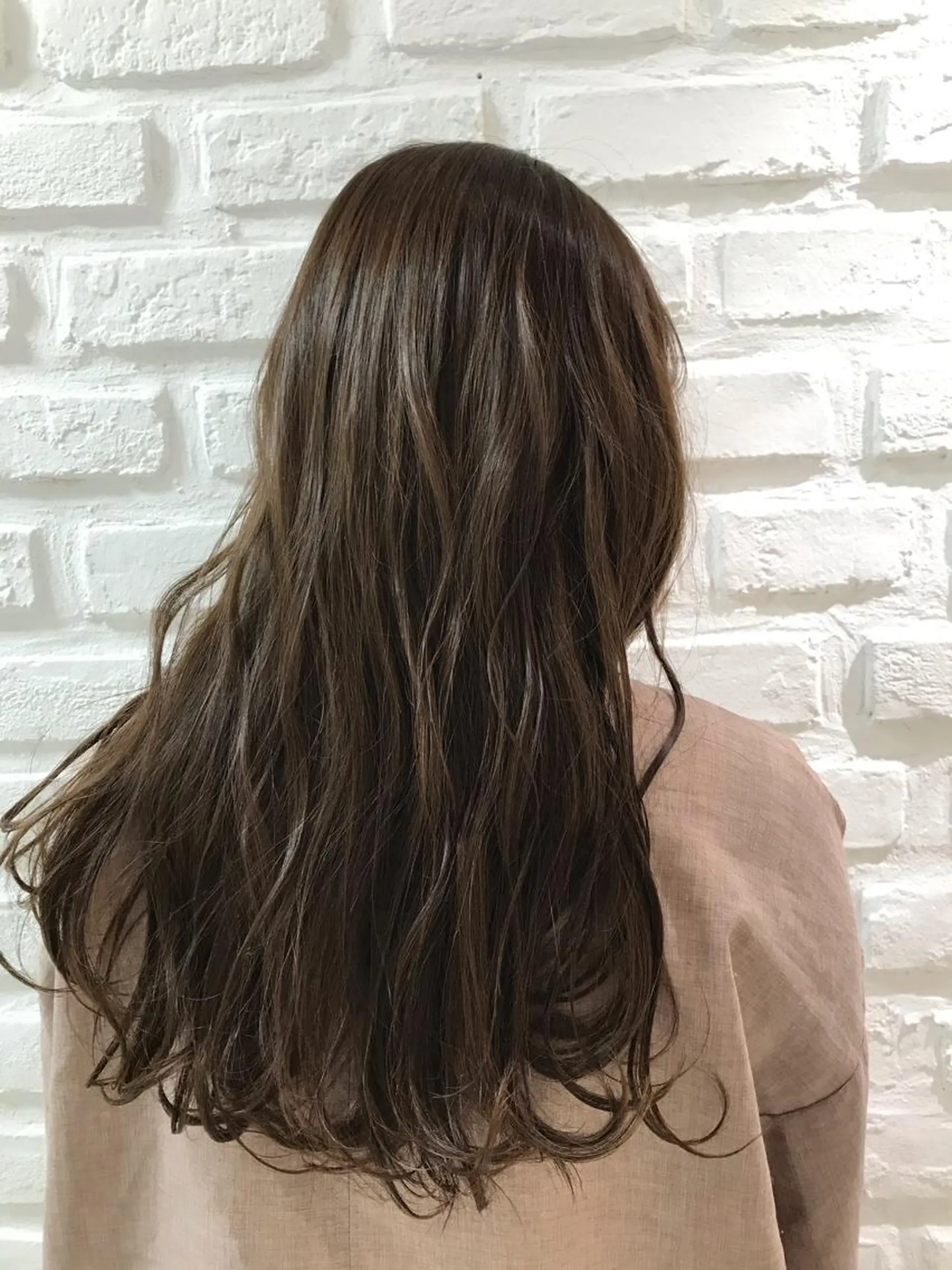 ロング カラー ベージュカラー 透明感カラー イルミナカラー オリーブベージュ ヘアカラー トリートメント 【暖色カラー特化】 中山由梨のヘアスタイル