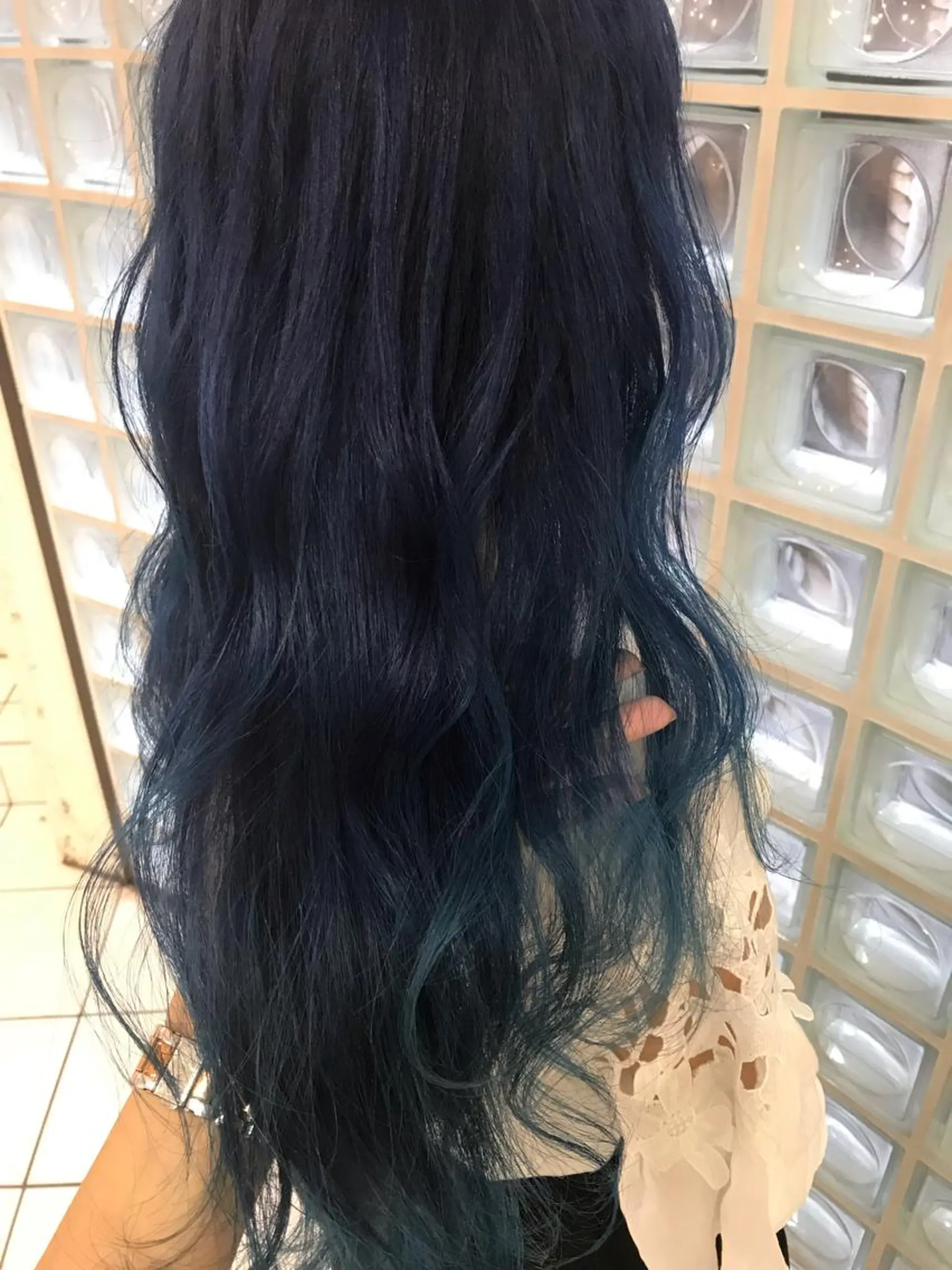 ロング カラー ブリーチ 神山 昌子のヘアスタイル