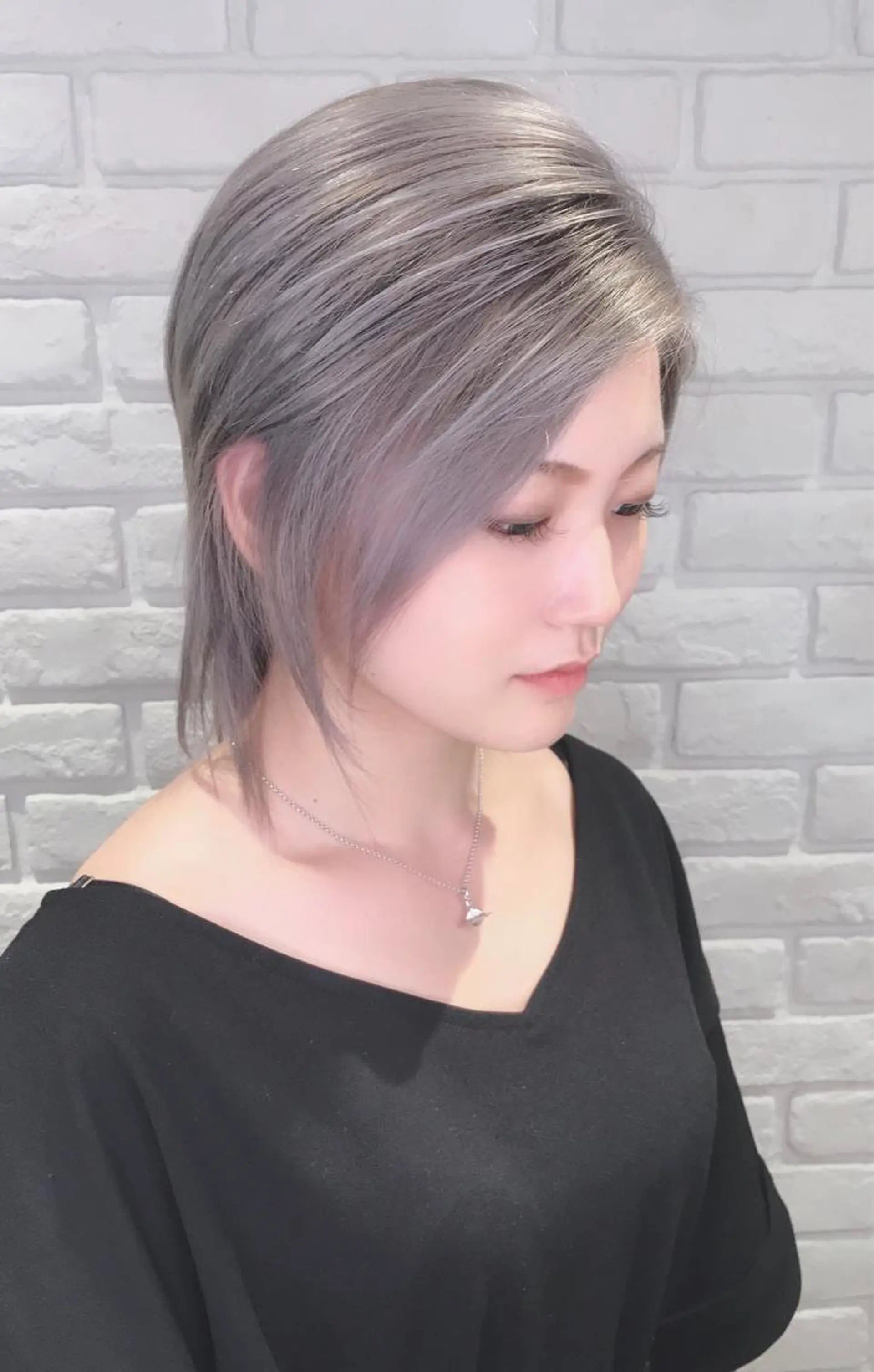 ショート カラー シルバー ホワイトシルバー 森本 笑のヘアスタイル