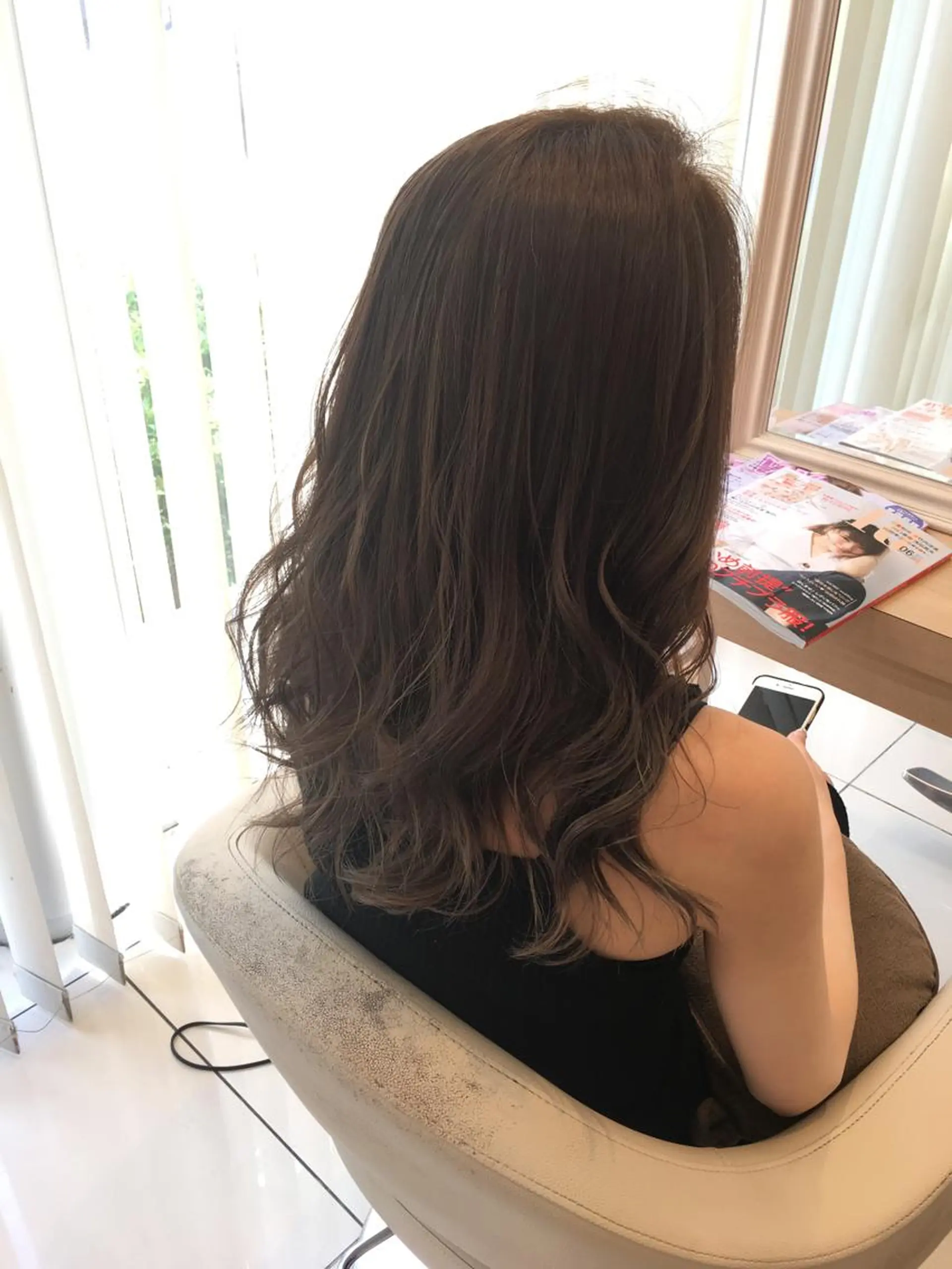 セミロング カラー ハイライトカラー ハイライト 小田原NO1 美容師 飯田飛翔のヘアスタイル