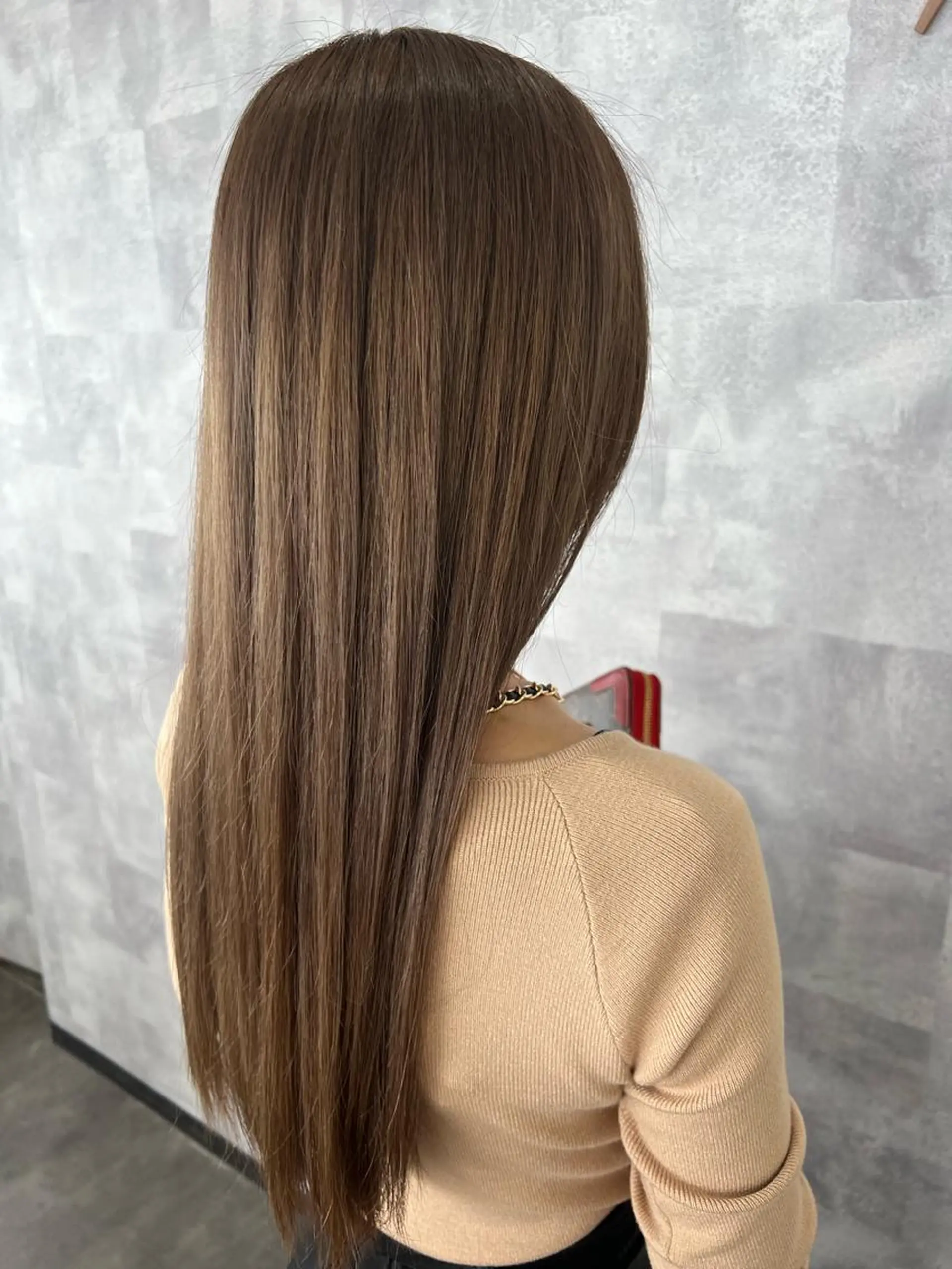 ロング ヘアカラー 岡田 麗華のヘアスタイル