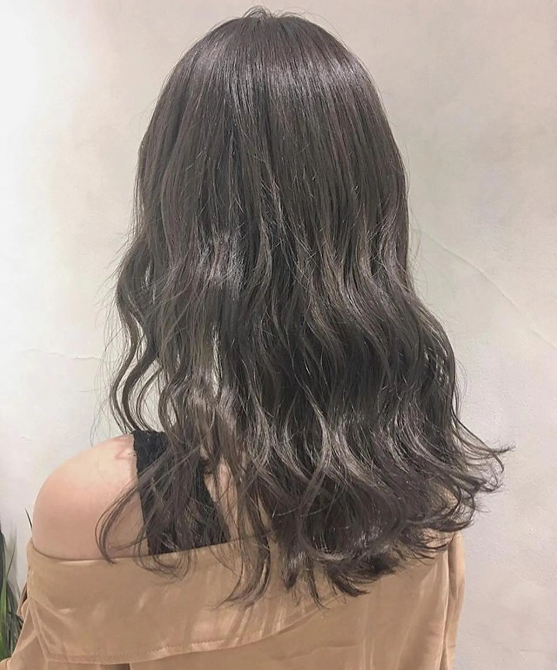 ロング カラー ヘアアレンジ ブリーチ 透明感カラー グレージュ ハイトーンカラー エグチ アキラのヘアスタイル
