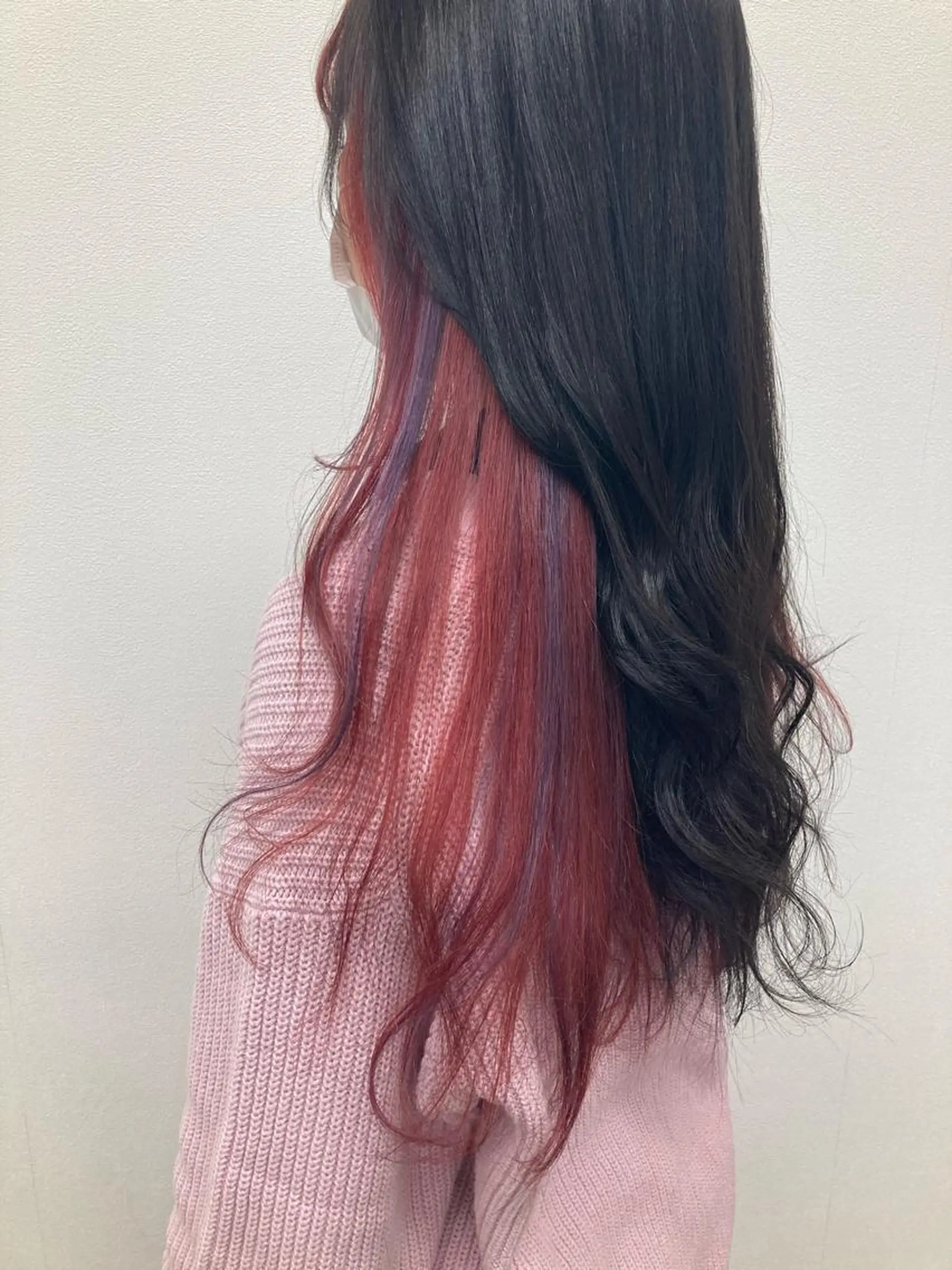 セミロング カラー ハイライトカラー インナーカラー ラベンダーカラー レッドカラー ハイライト ヘアカラー 髪質改善/痛ませ ないカラー/西村航大のヘアスタイル