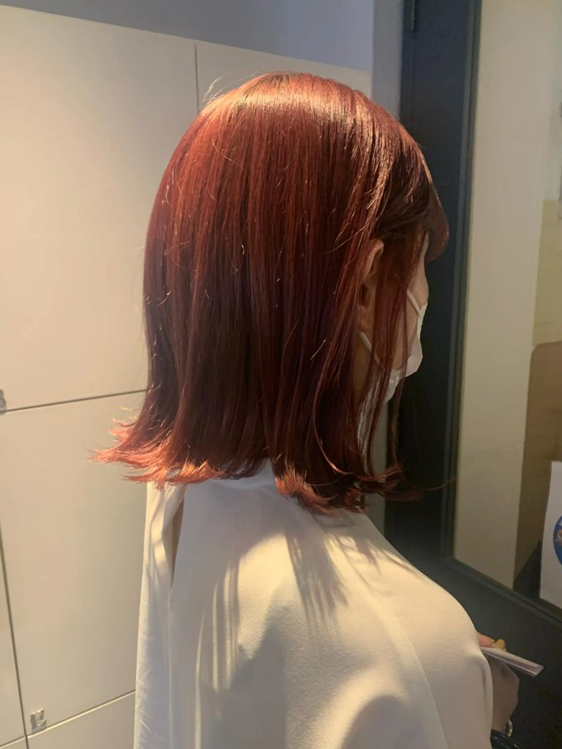 ミディアム カラー パーマ ヘアアレンジ メンズ キッズ ネイル マツエク・マツパ テラコッタ ボブ 外ハネヘア カット ヘアカラー トリートメント ウルフレイヤーカット /チヒロのヘアスタイル