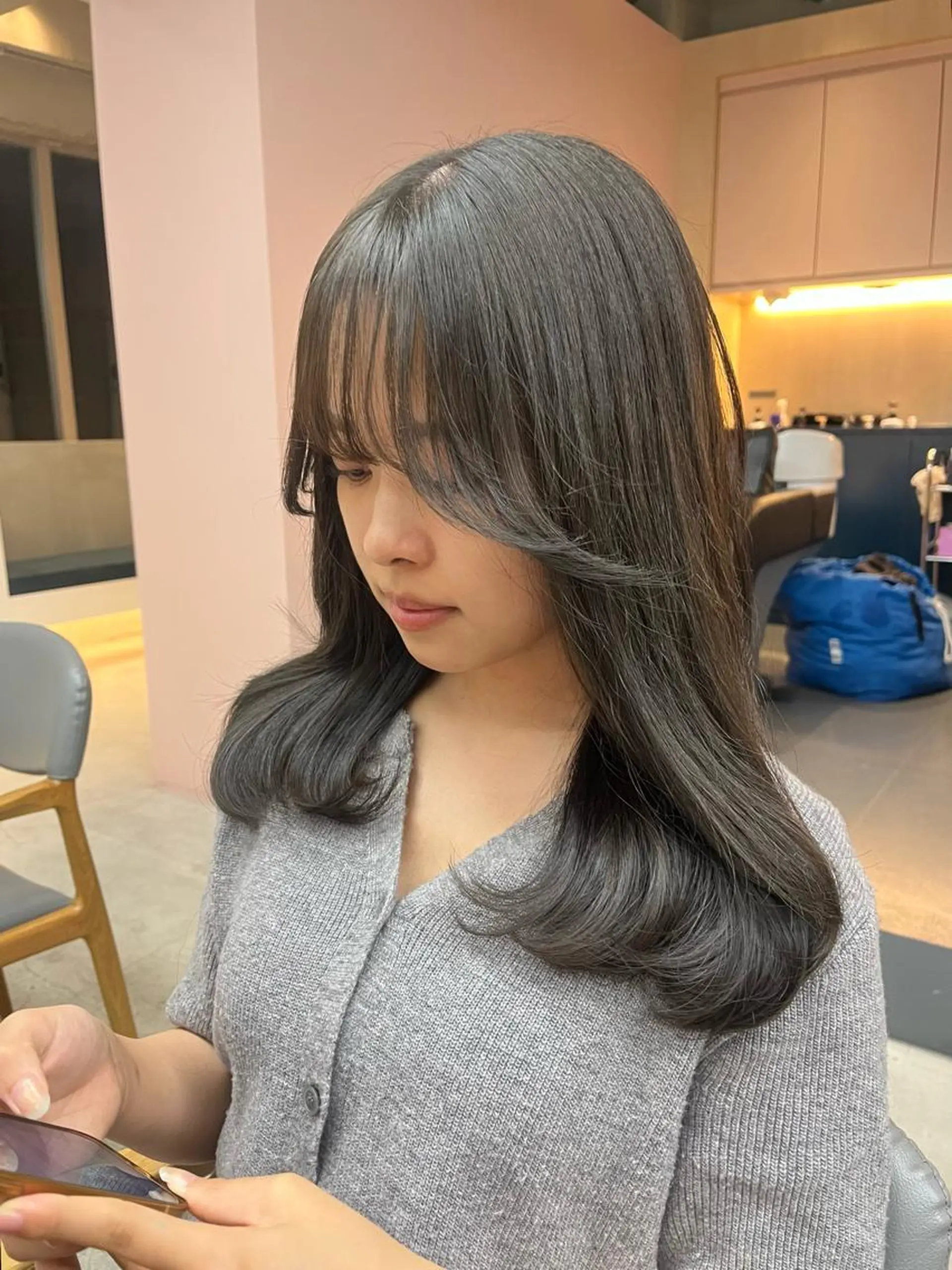セミロング カラー オリーブカラー ayaka♡ 柔らかカラーのヘアスタイル