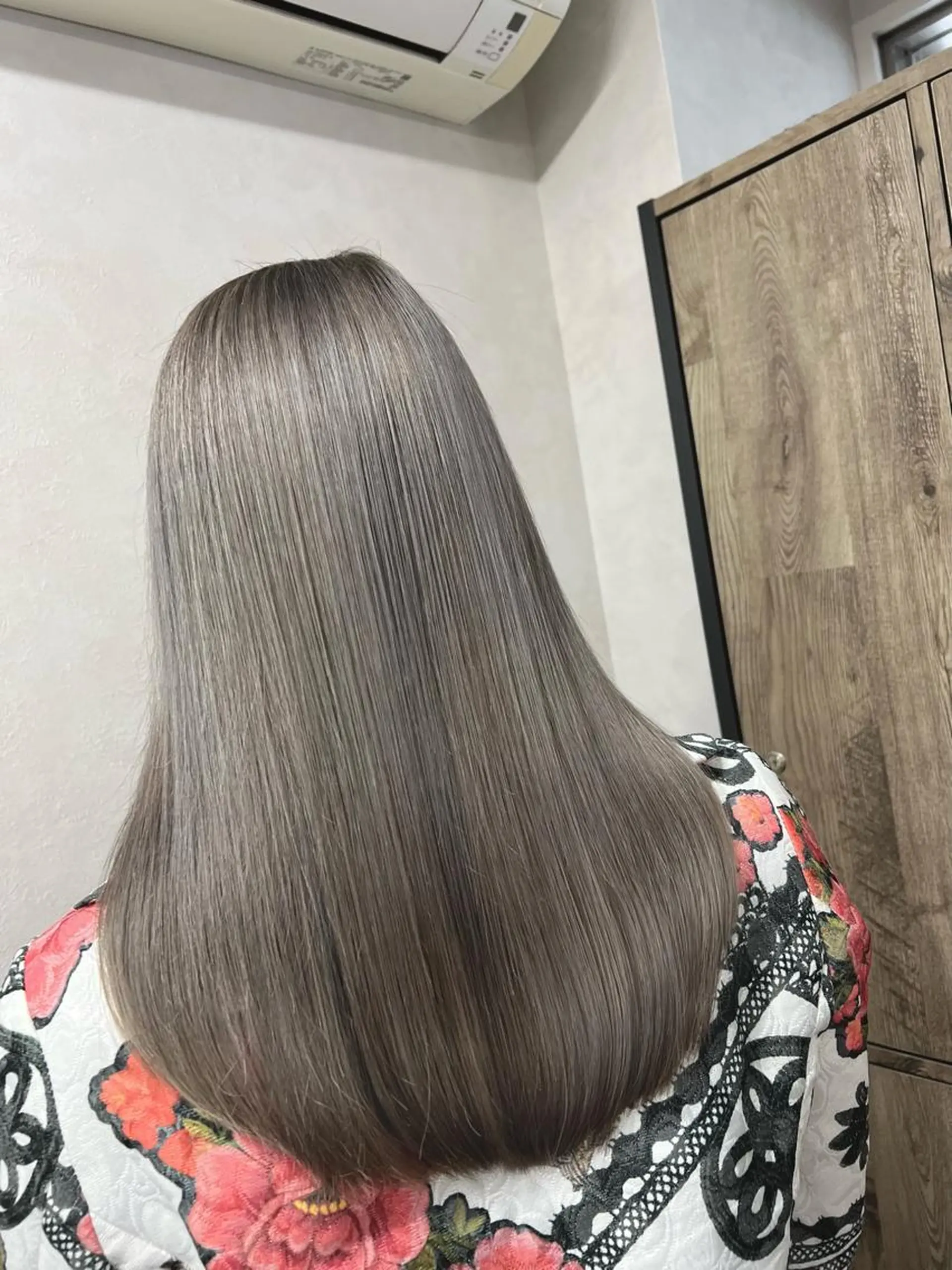 カラー バレイヤージュ ブリーチ ケアブリーチ ダブルカラー イヤリングカラー 🌷かわばた めい🌷のヘアスタイル