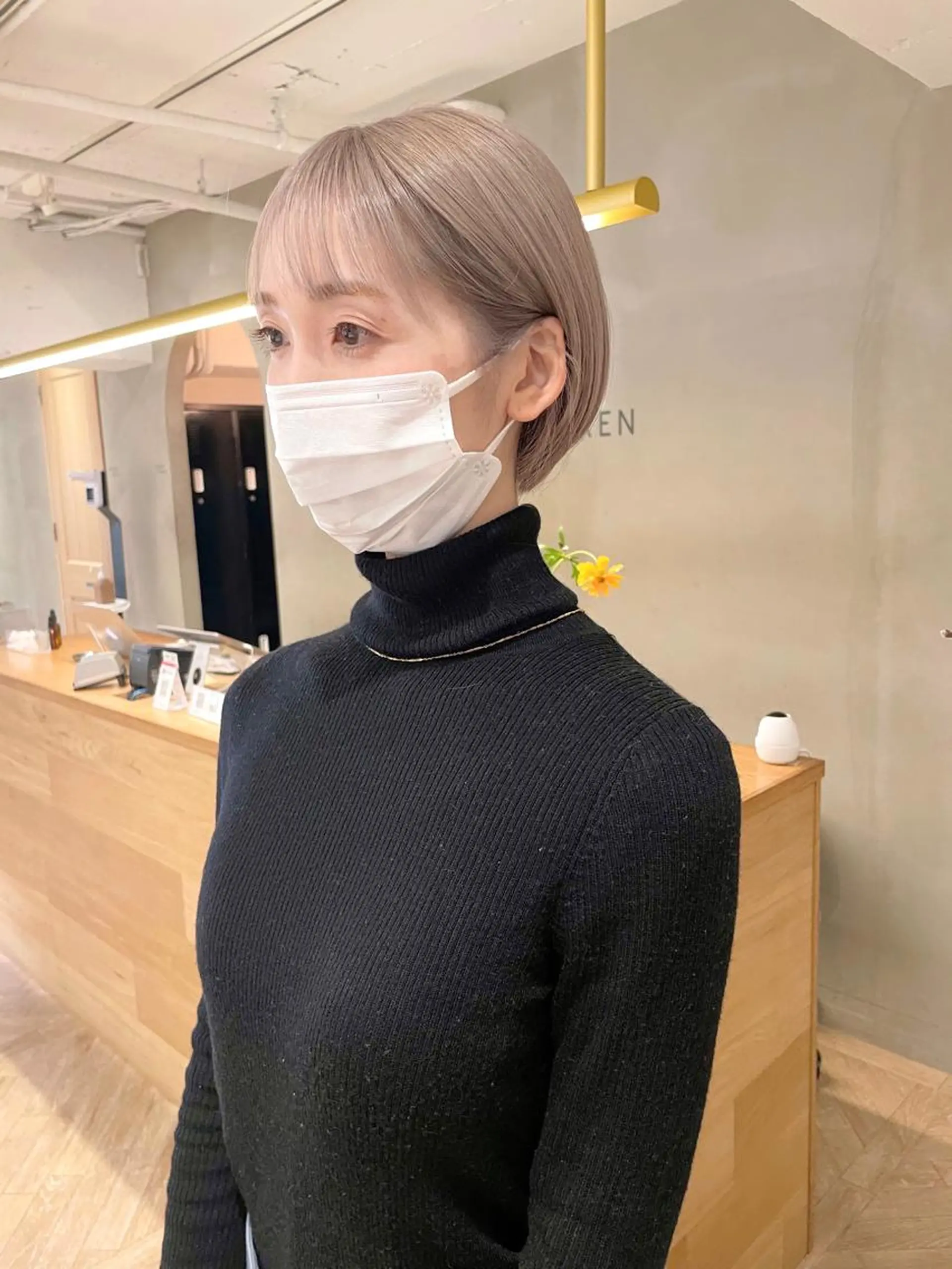 ミディアム カラー 切りっぱなしボブ ベージュカラー ブリーチ ケアブリーチ グレージュ ヘアカラー トリートメント ボブ/レイヤー 🌟梅田盛一🌟のヘアスタイル