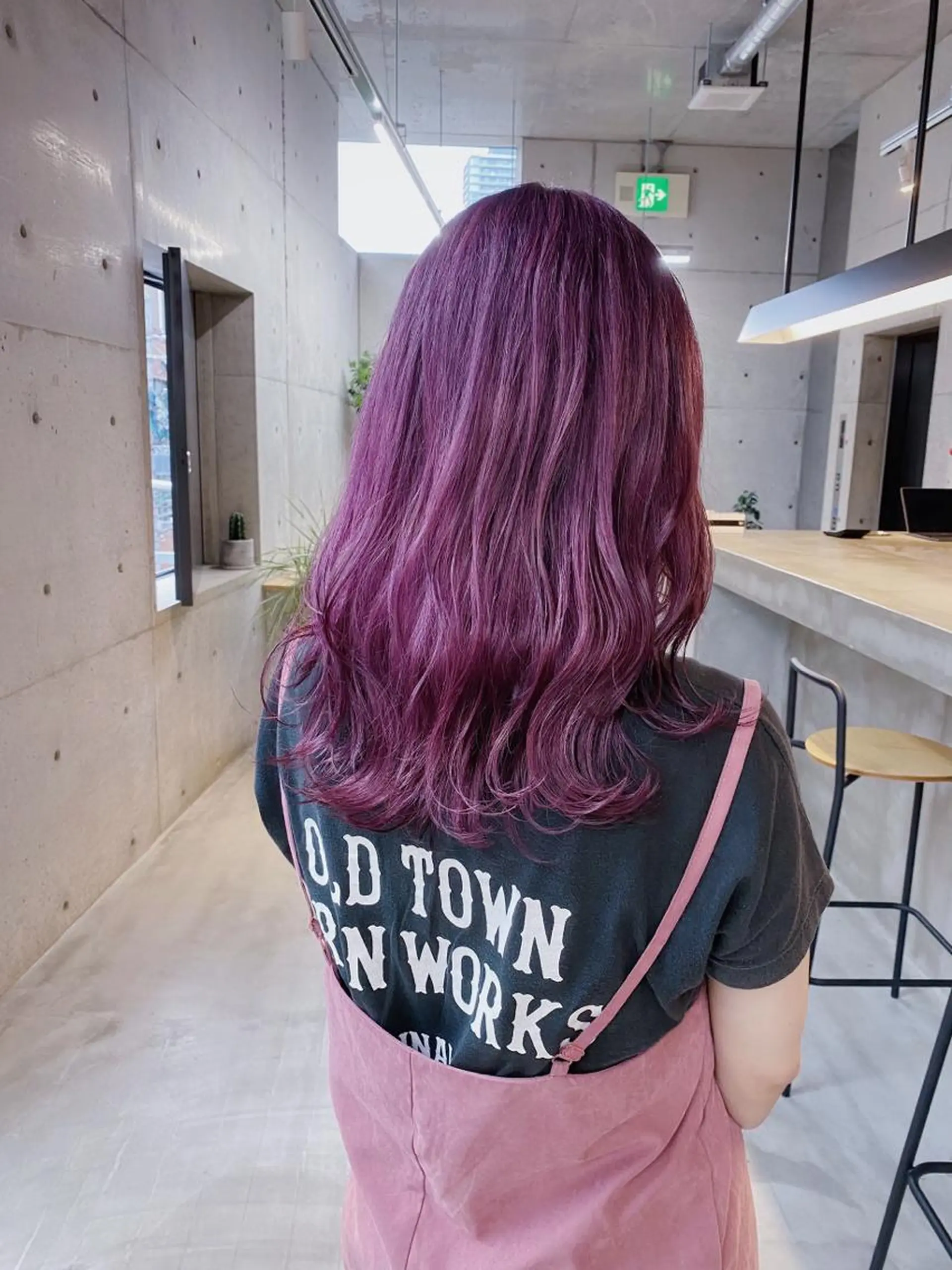 セミロング パープルカラー son hair HIROEのヘアスタイル