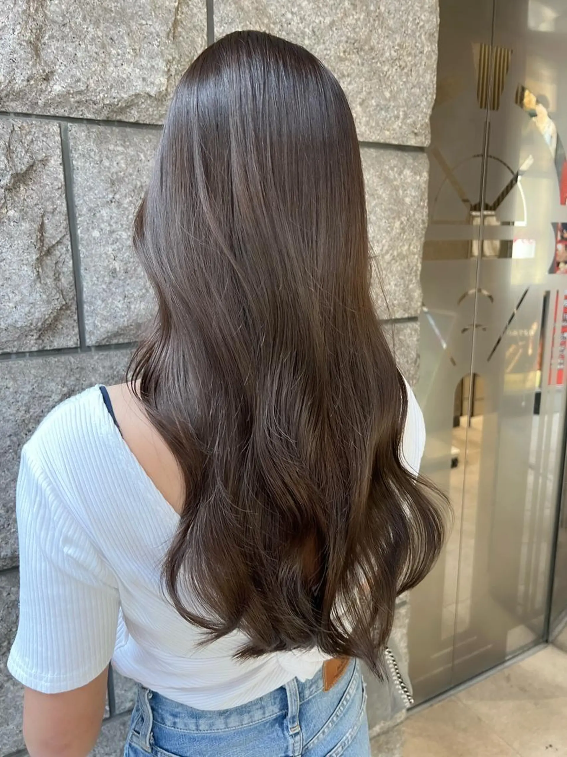 セミロング カラー 🌟小顔レイヤー× 赤み消し透明感カラーのヘアスタイル