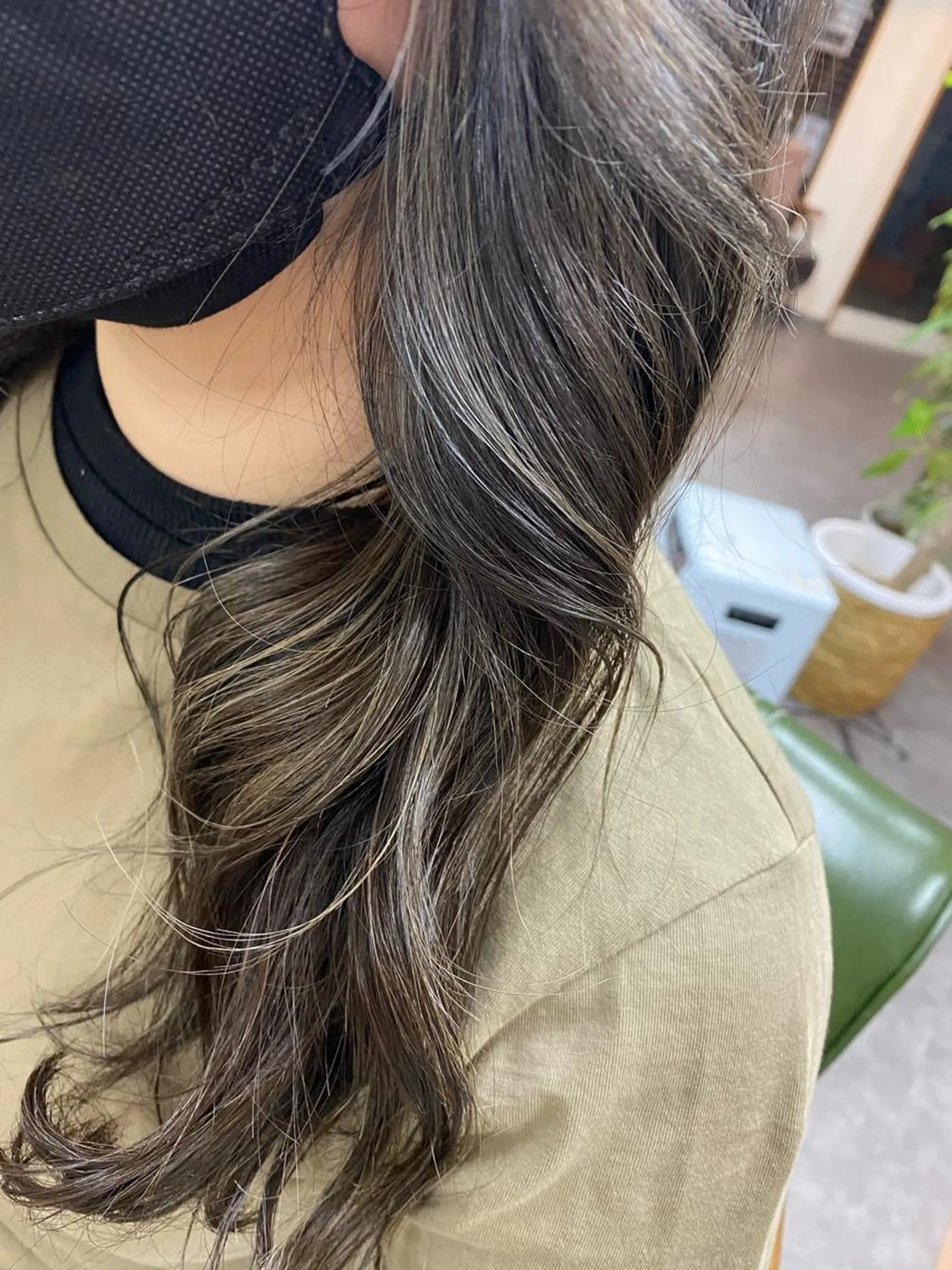 ロング カラー ハイライトカラー ハイライト カット ヘアカラー トリートメント 永沼 真依のヘアスタイル