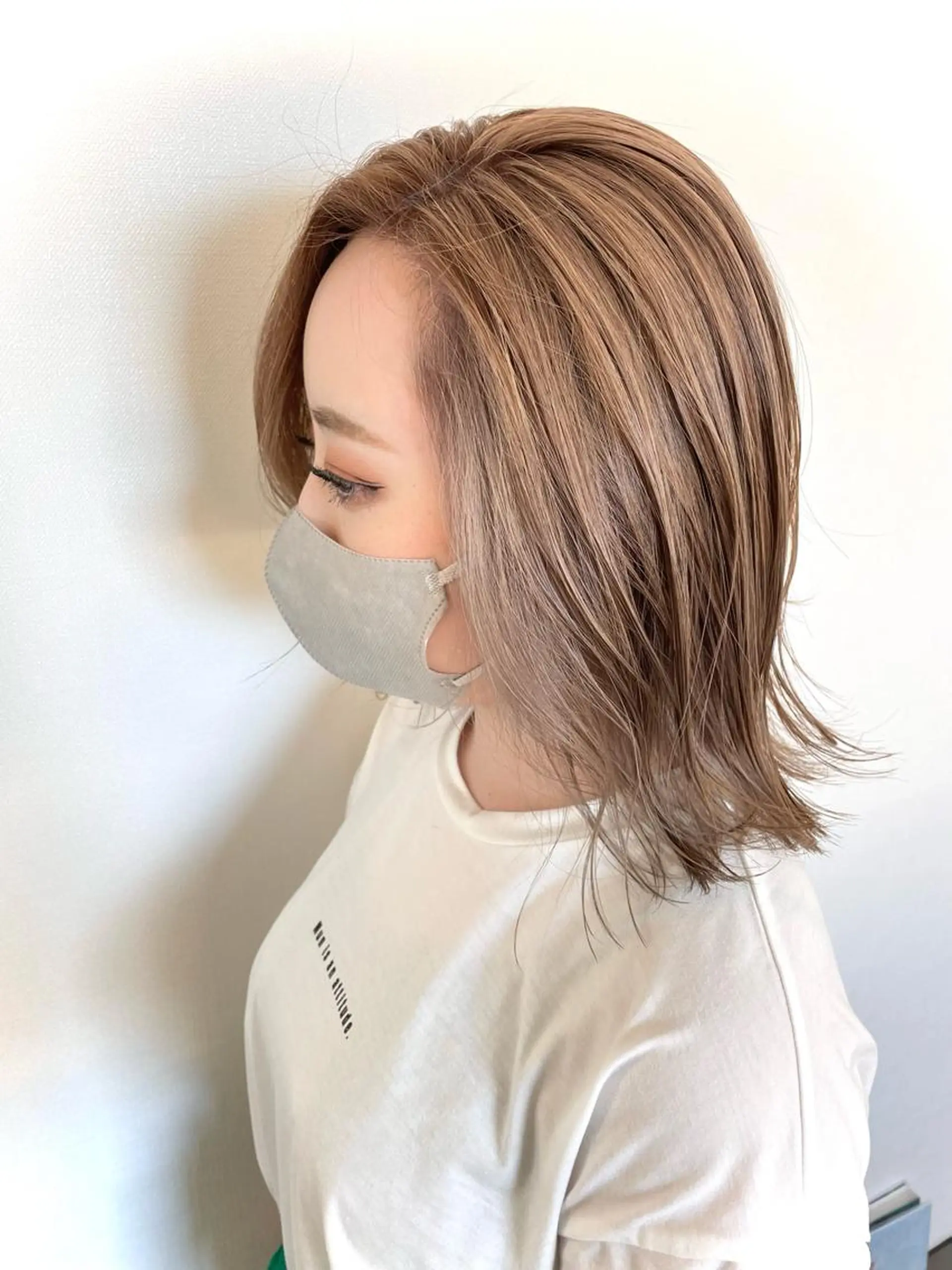 ミディアム カラー ベージュカラー ブリーチ ハイトーンカラー シルバー シルバーベージュ カット ヘアカラー トリートメント studio the soel /TAKAのヘアスタイル